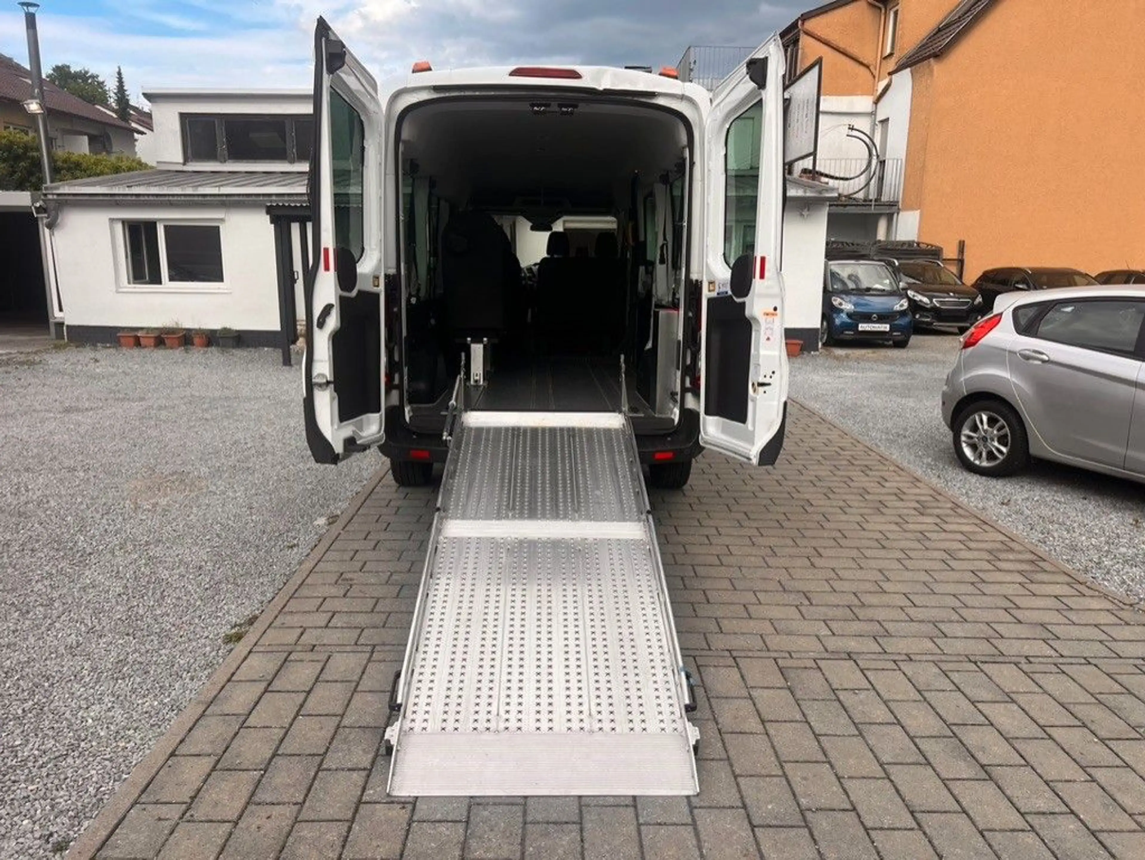 Ford Transit Kombi 350 L3 Rollstuhlrampe PDC KLIMA. — photo 16
