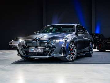 M60 xDrive - Frozen Grey - 360° - HUD - Harman Kardon - Adaptief onderstel - Keyless