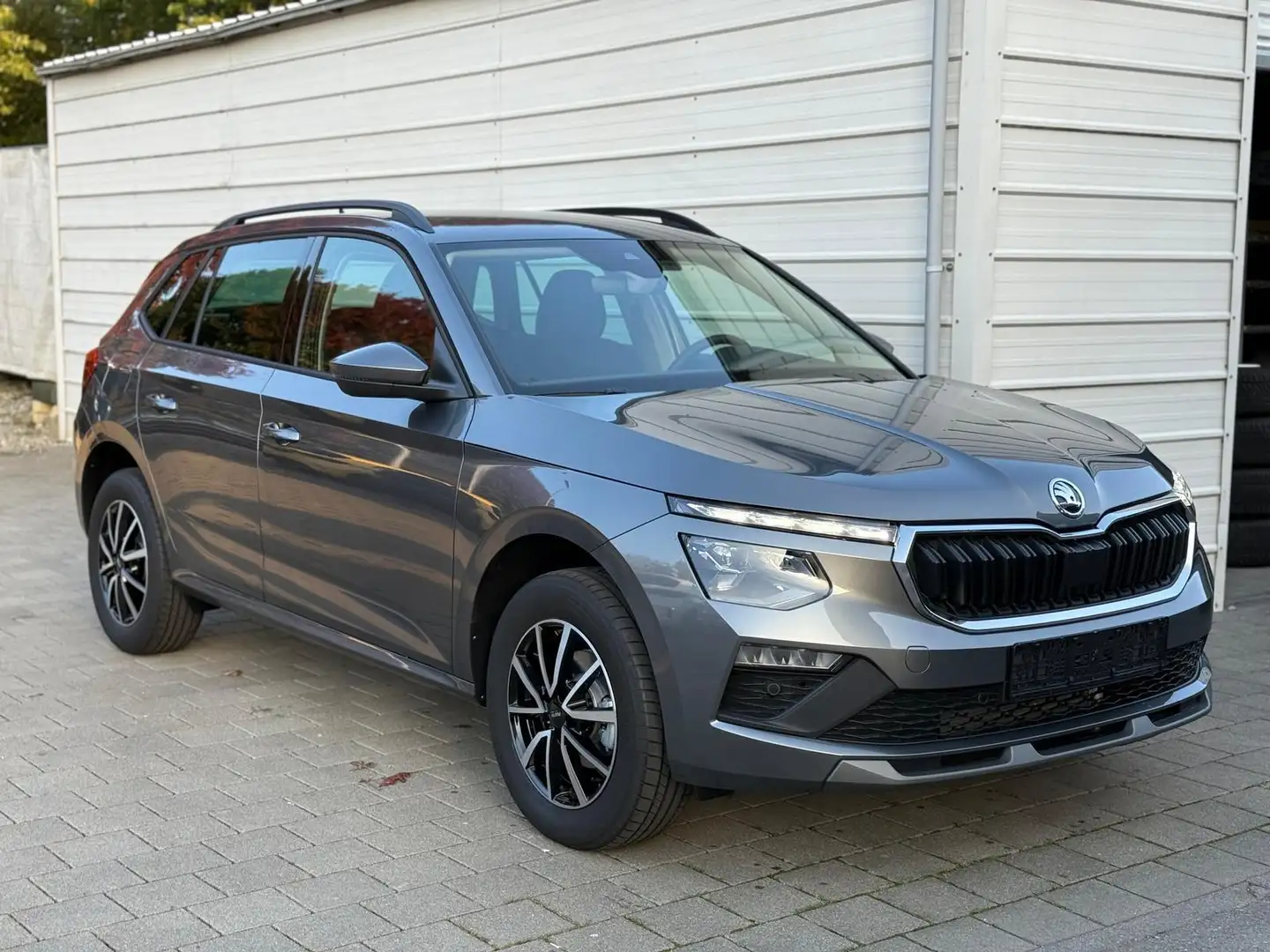 Skoda Kamiq Selection 1.0 TSI DSG AHK*Alu*8tfach*Matrix*SHZ... Grijs - 1
