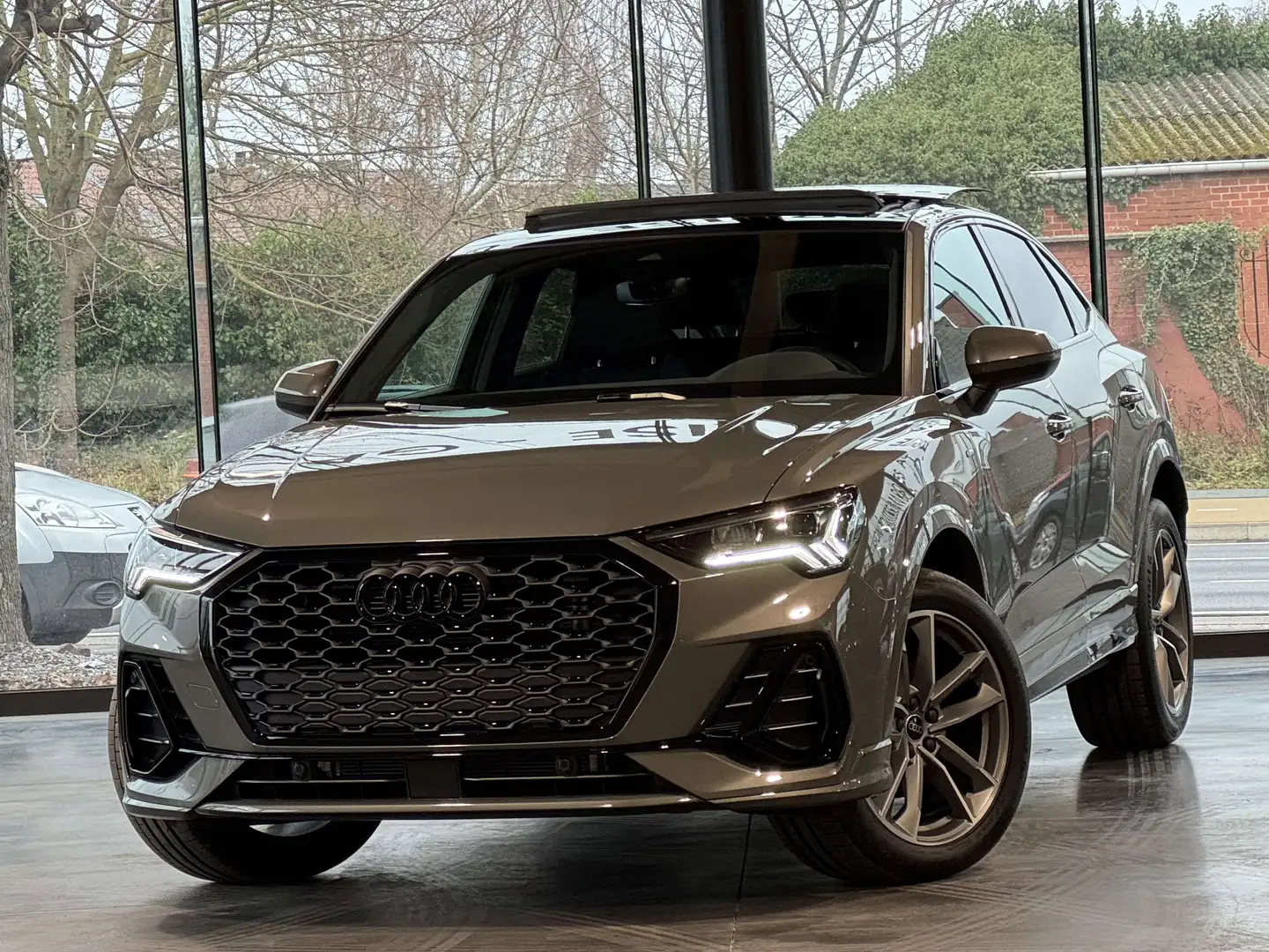 Audi Q3 SPORTBACK 35 TDi/S LINE/FULLFULLOPTIONS/BOITE AUTO Grau - 1