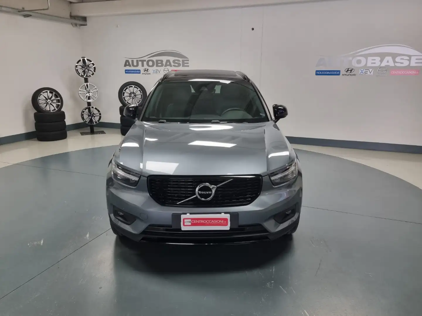 Volvo XC40 D4 AWD Geartronic R-design Gris - 2