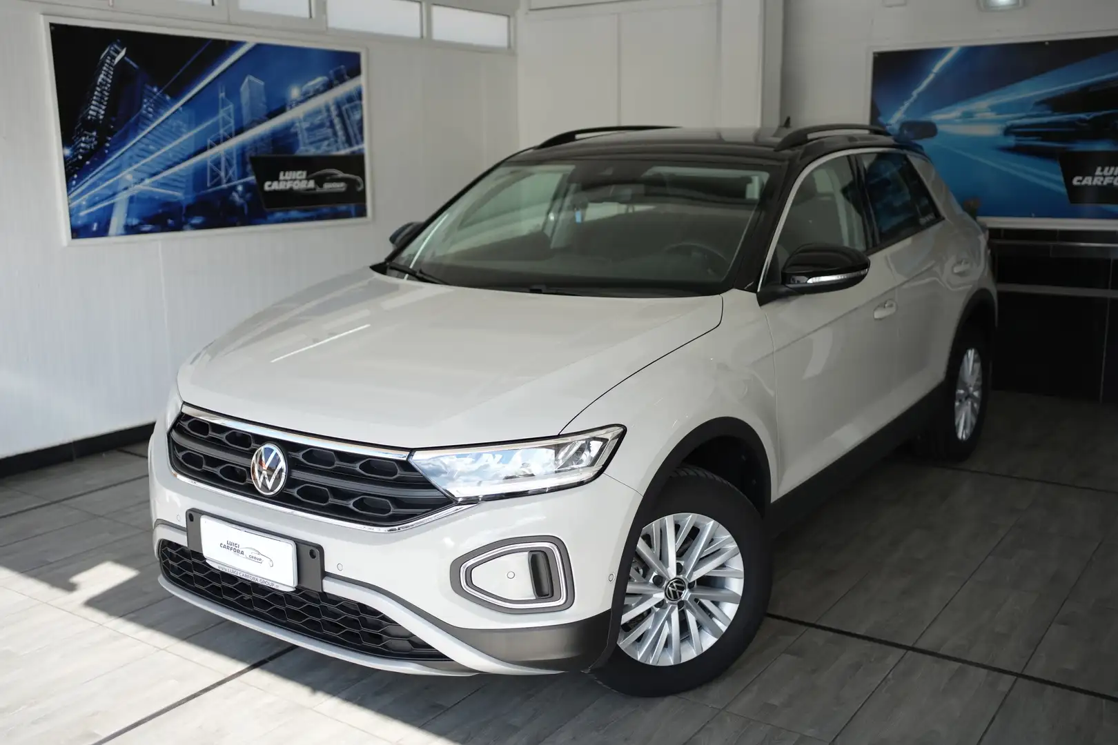 Volkswagen T-Roc 1.0 TSI Life Schwarz - 1