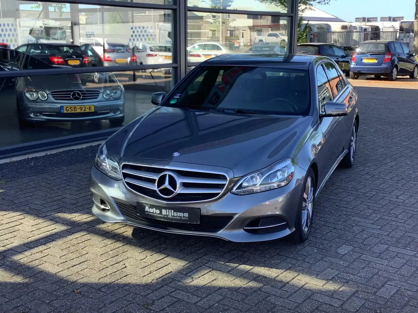 Mercedes-Benz E 200 Avantgarde automaat, navi, xenon, zeer net, Grau - 2