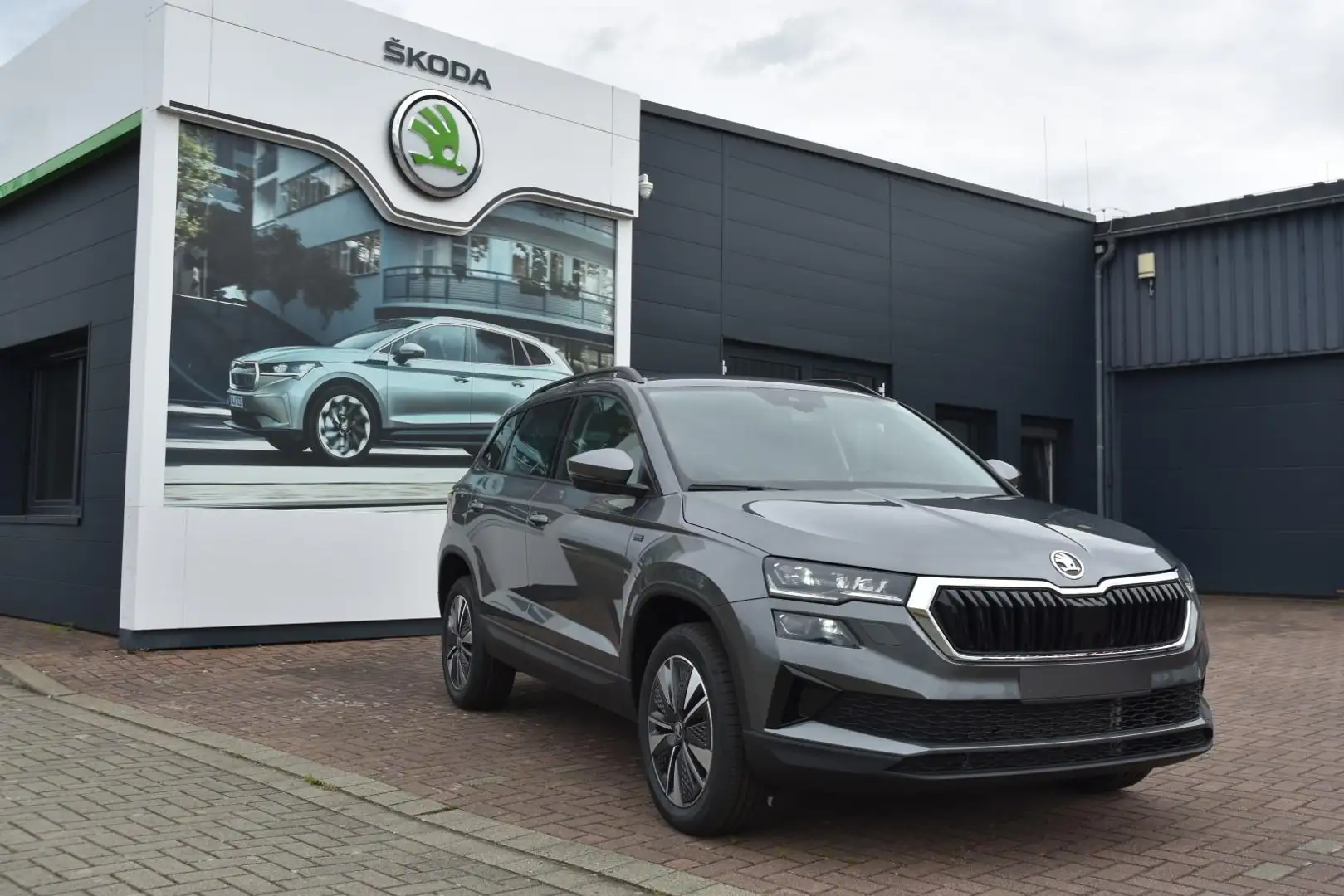 Skoda Karoq 1.5 TSI Tour*Matrix*Navi*SmartLink*SHz*AHK Grau - 2