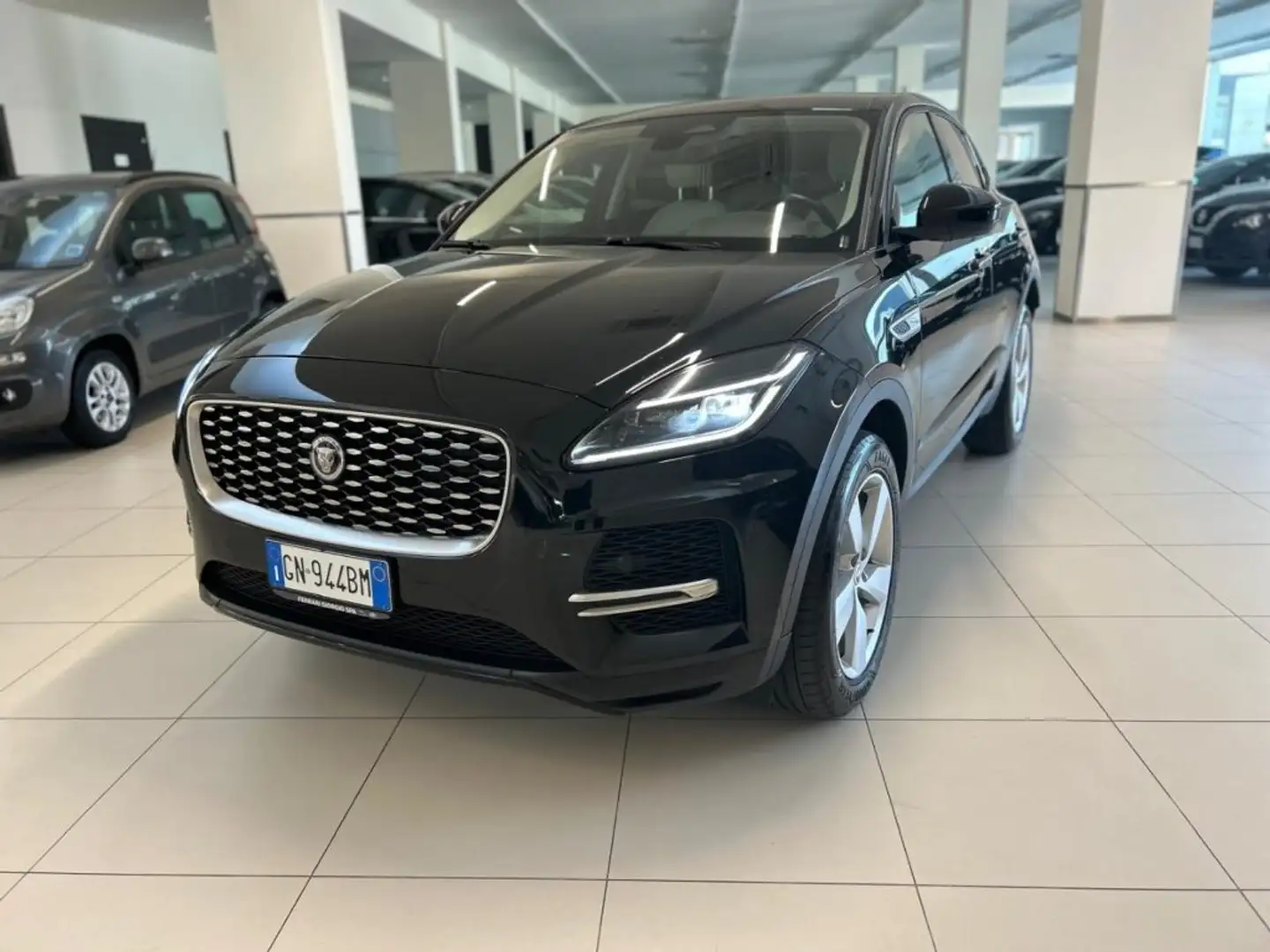 Jaguar E-Pace 2.0D I4 163 CV AWD Auto R-Dynamic SE Fekete - 1