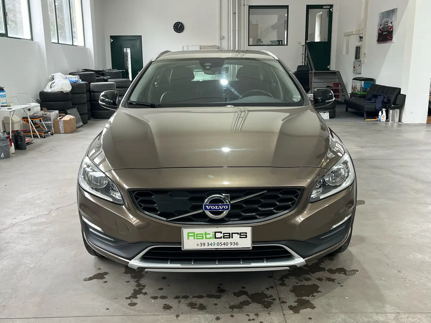 Volvo V60 Cross Country D4 AWD Geartronic Gancio Brown - 2