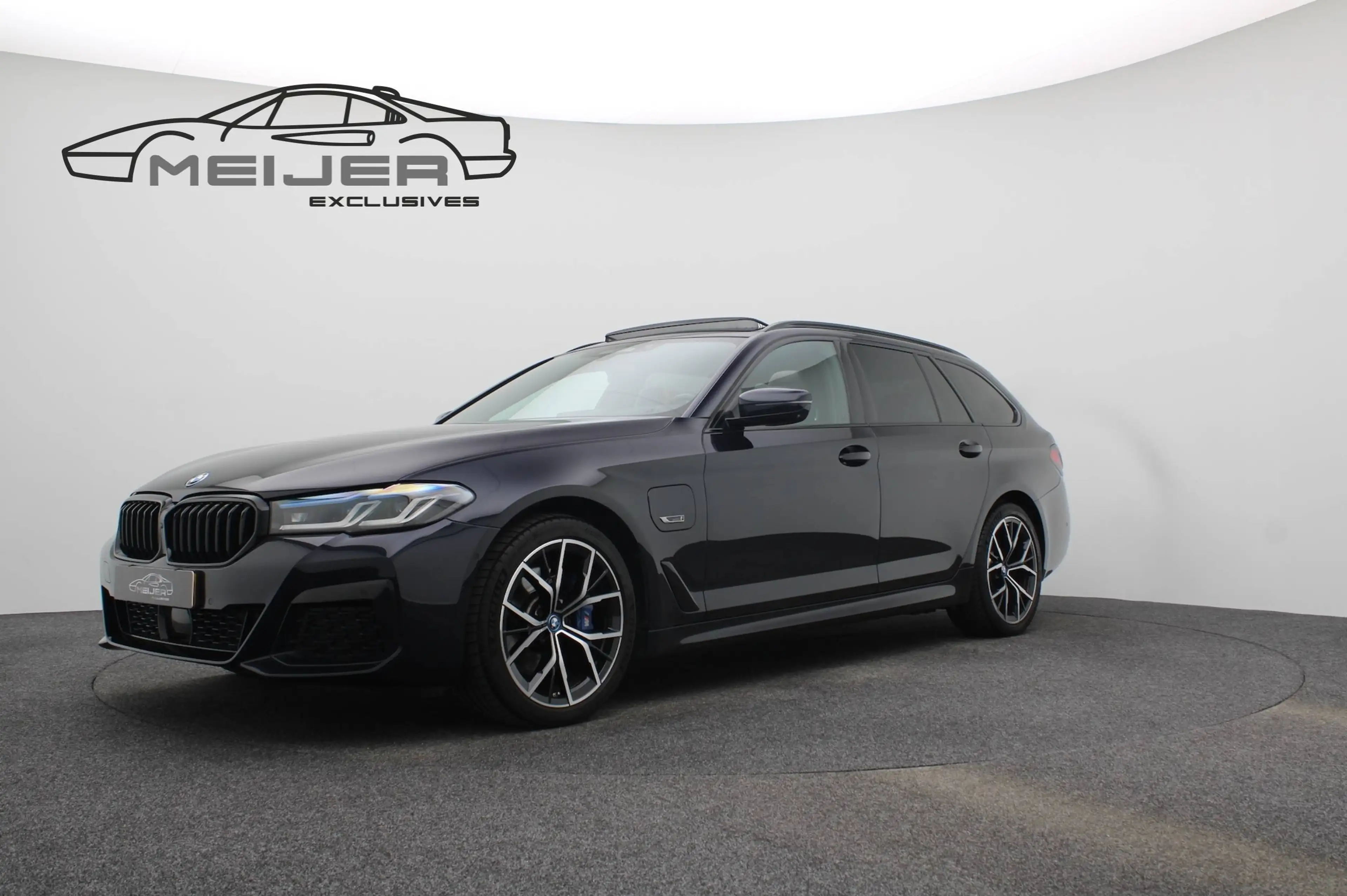 BMW 530 530e X-Drive, High Exe, M-Pakket, Pano, HUD, Individual leer, In Nieuwstaat!!!