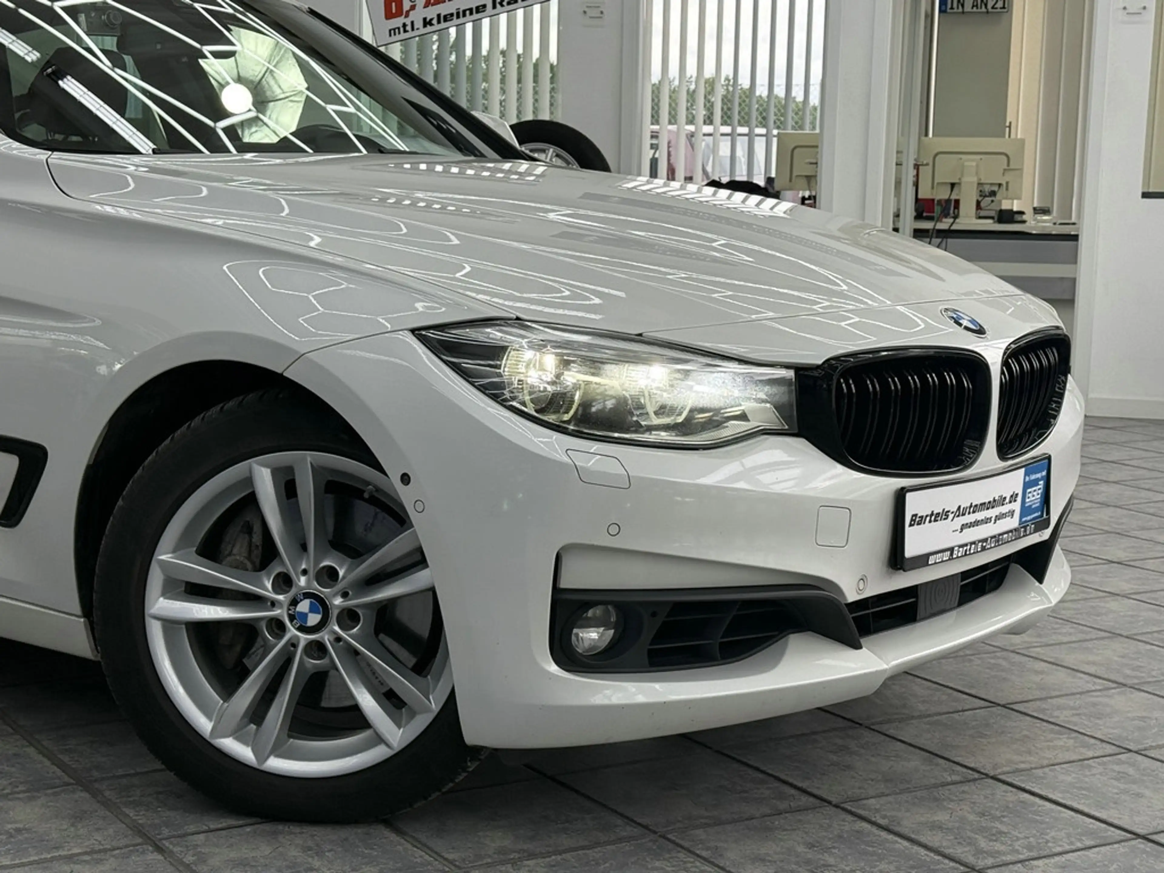 BMW 335 dA xDrive Advantage, Standheiz. — photo 2