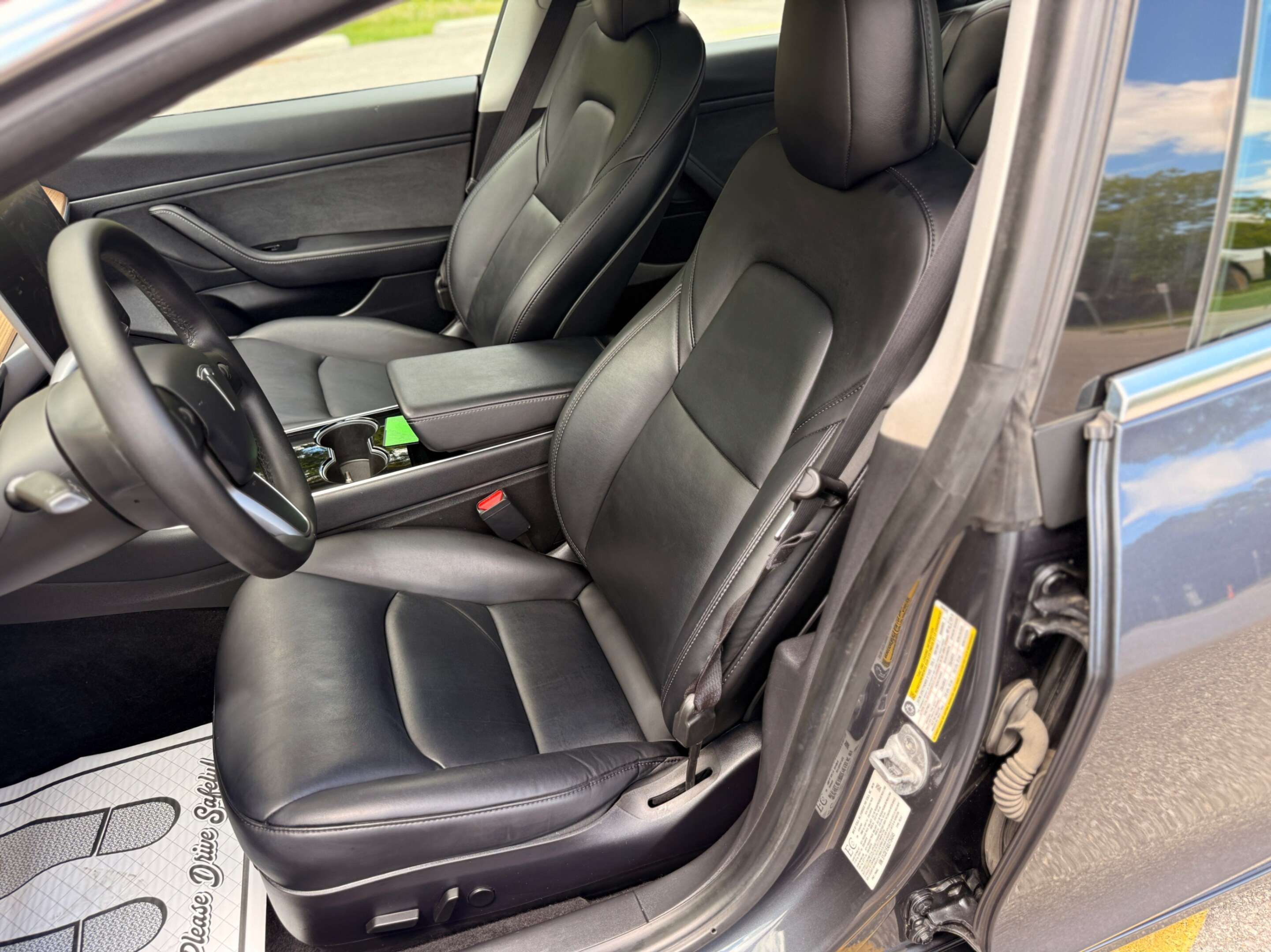 2020 Tesla Model 3 Standard Range Plus RWD thumb 11