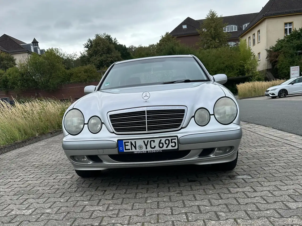Mercedes-Benz E 200