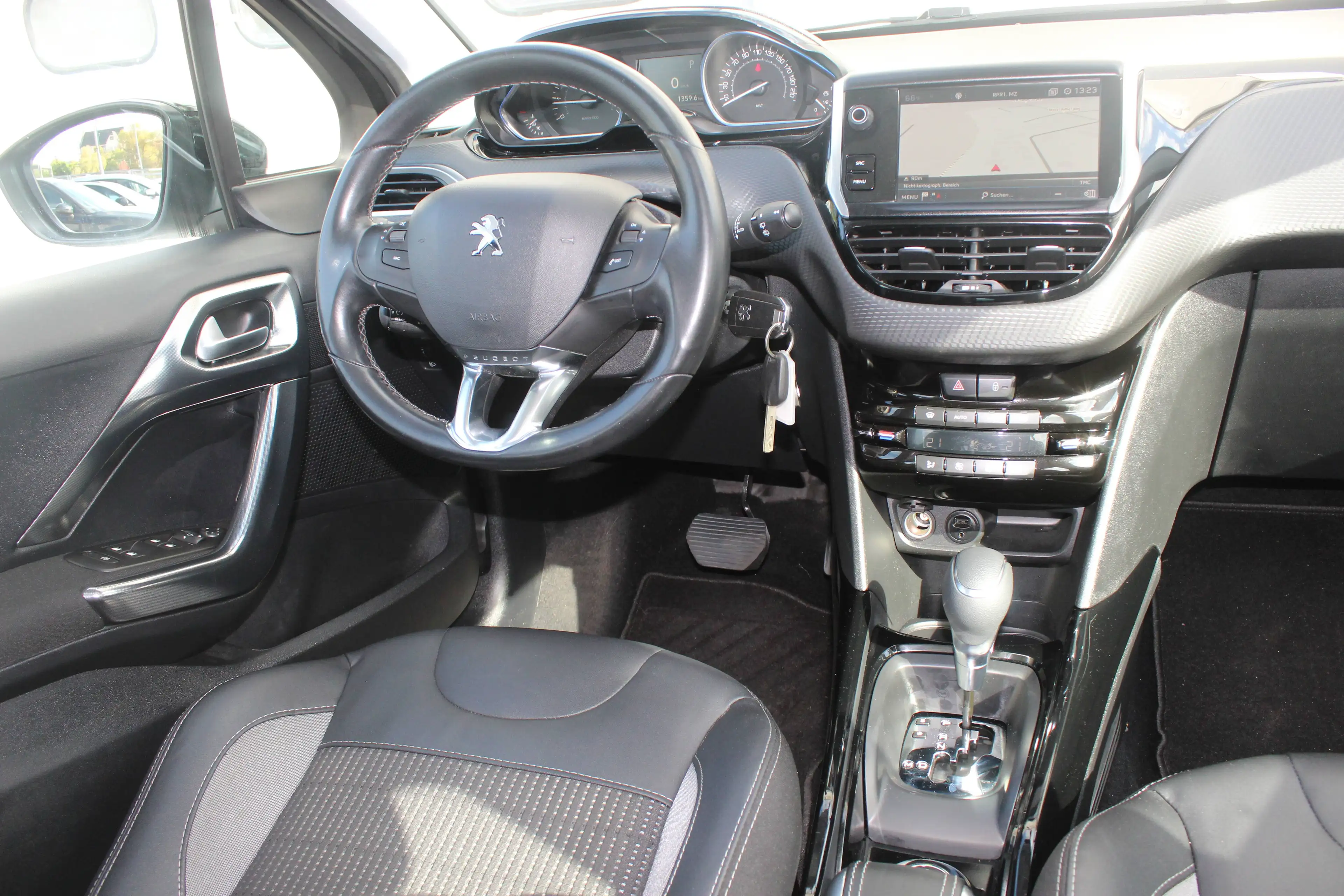 Peugeot 2008 Access — photo 14