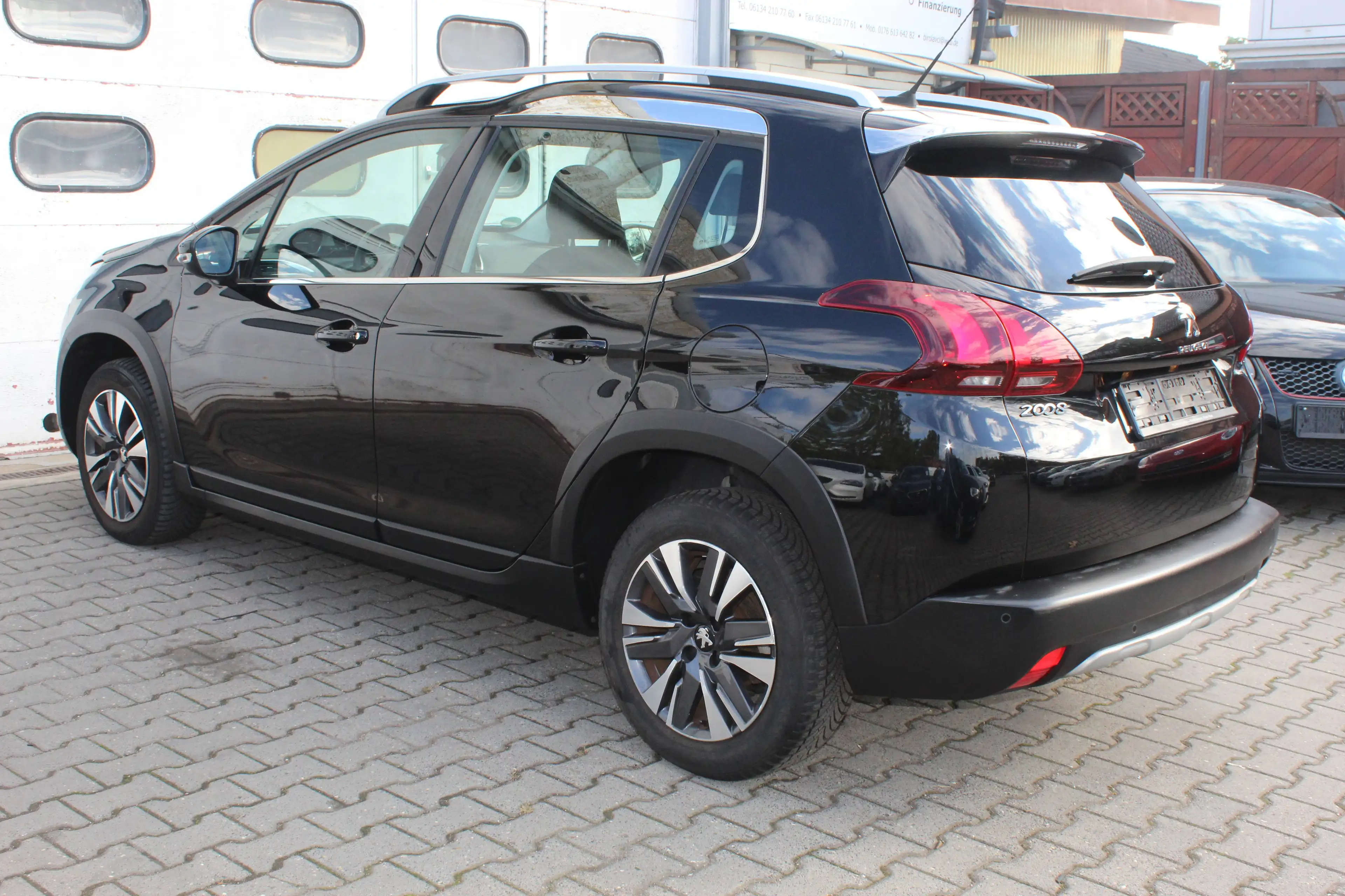 Peugeot 2008 Access — photo 9