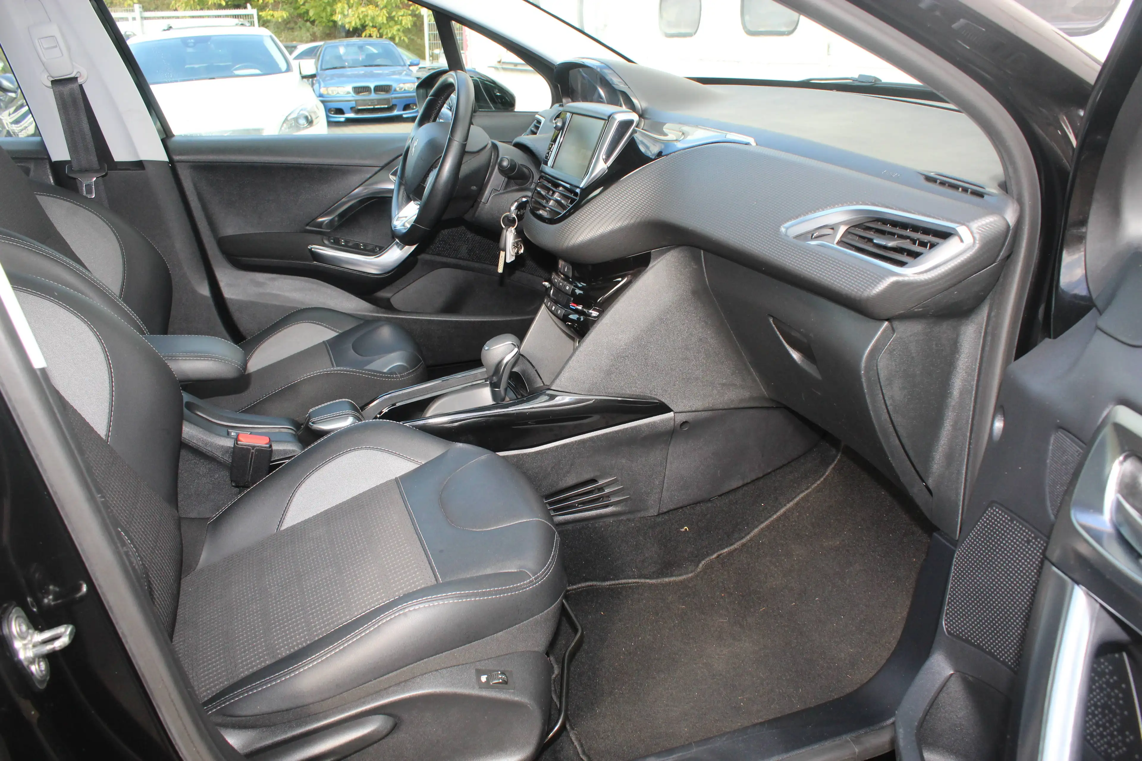 Peugeot 2008 Access — photo 11