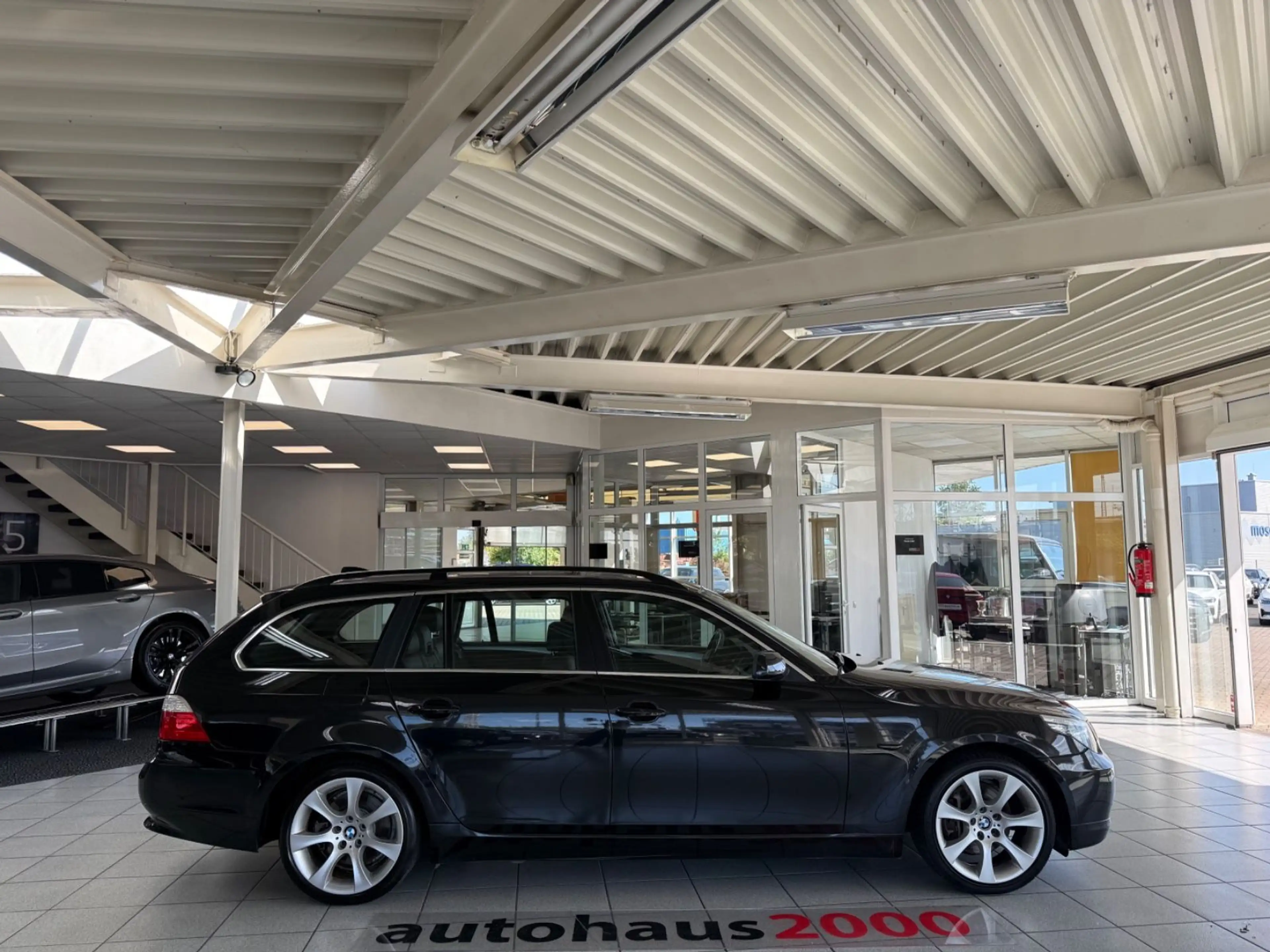 BMW 523 i Edition Exclusive Touring AUT.NAVI/PANO/PDC — photo 2