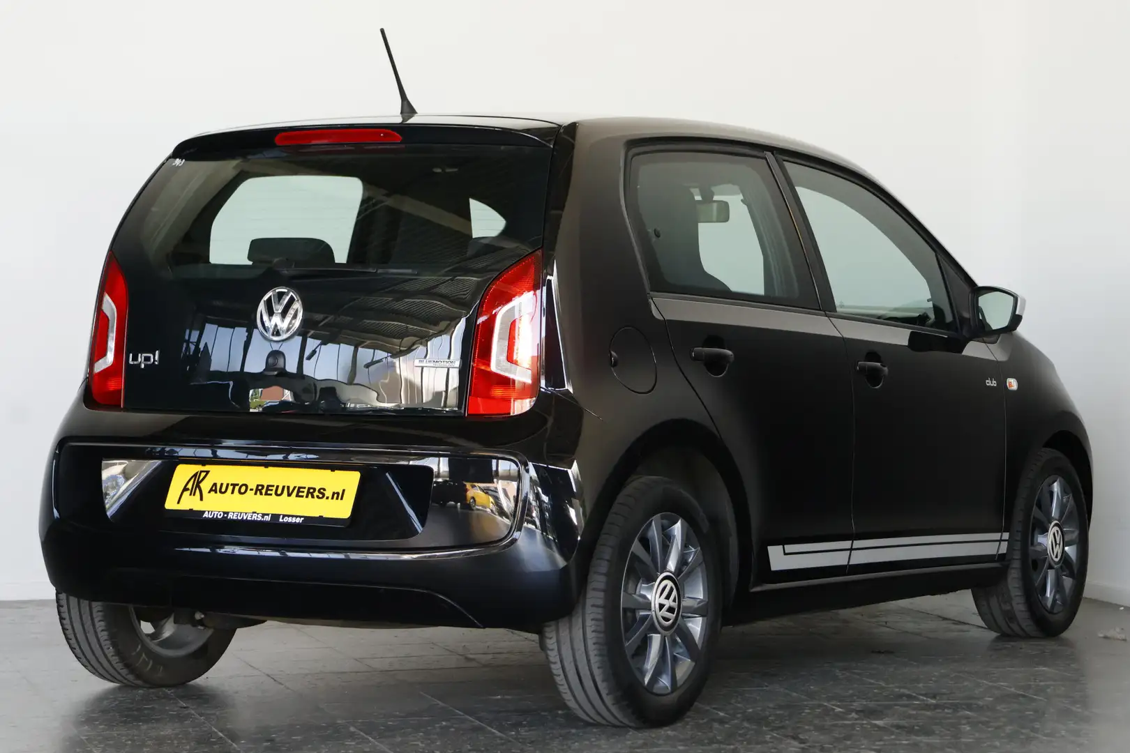 Volkswagen up! 1.0 Club up! BlueMotion / Airco / Lichtmetaal / 5 Negro - 2
