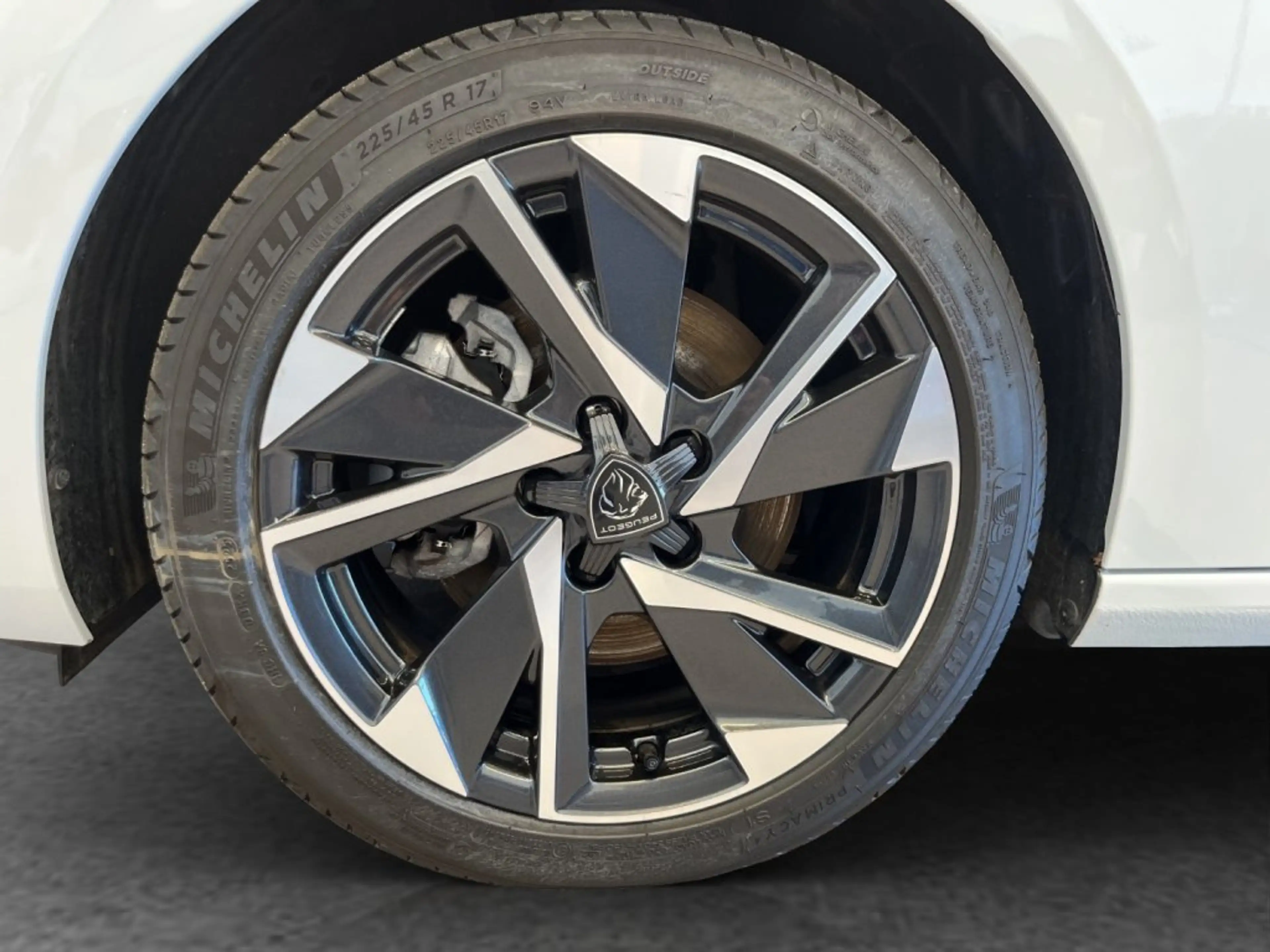 Peugeot 308 Allure MHEV 145 e-DCS6 — photo 20