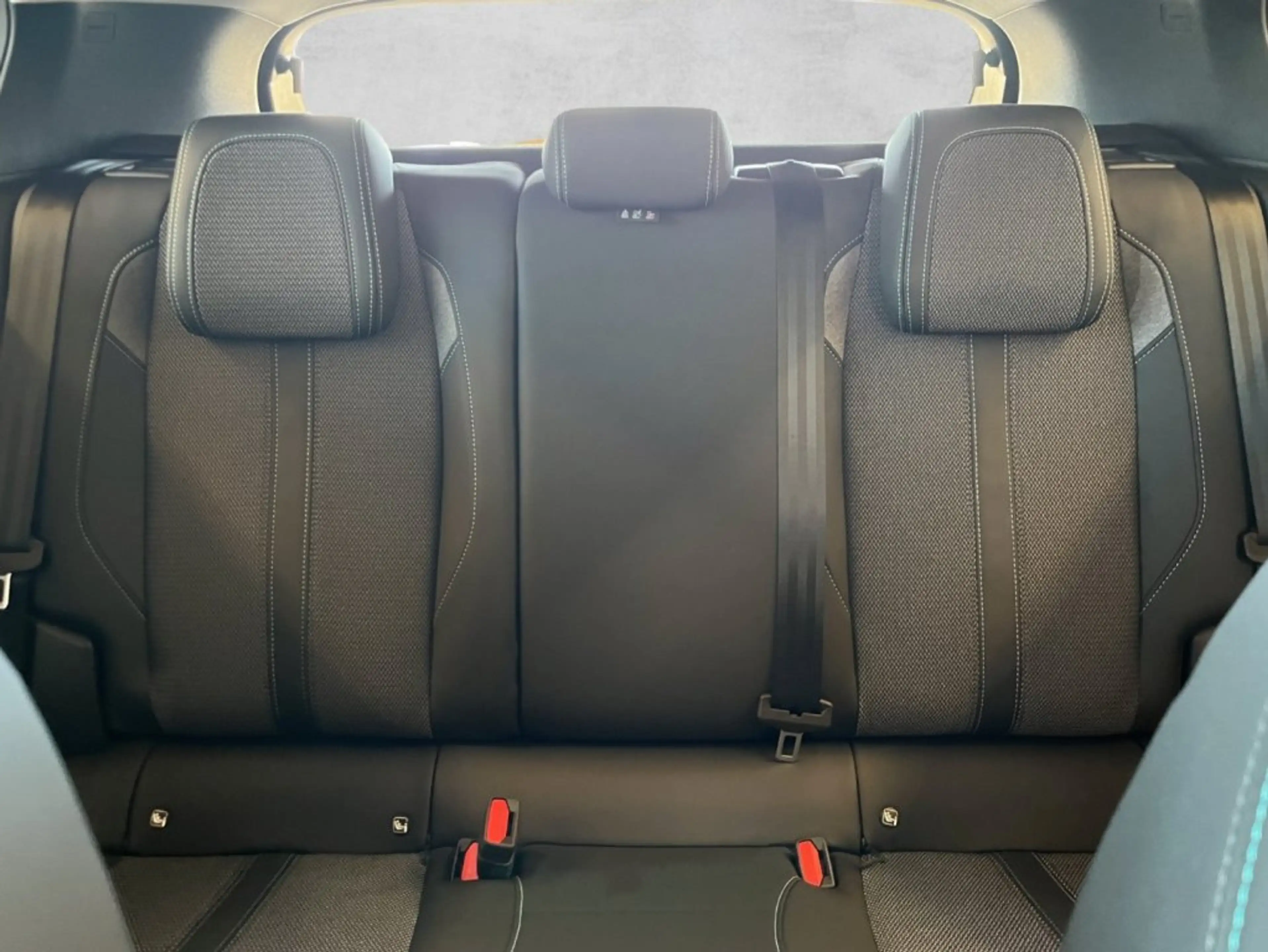 Peugeot 308 Allure MHEV 145 e-DCS6 — photo 13