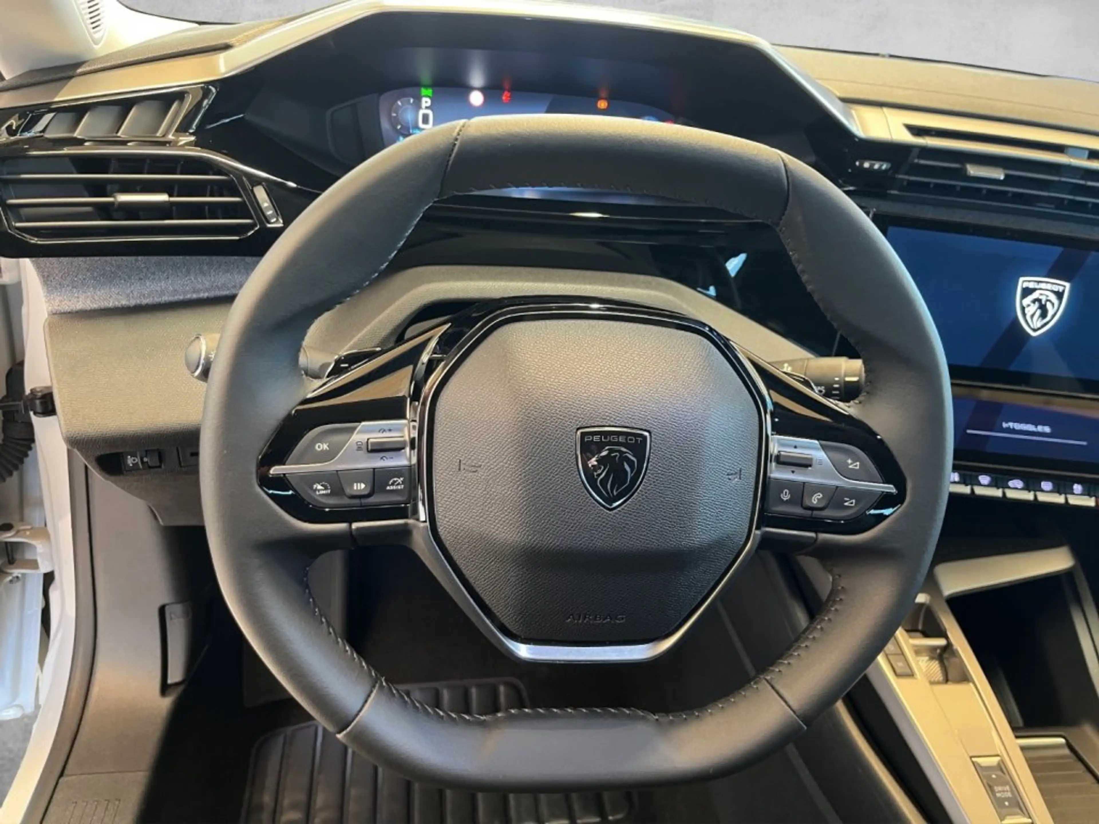 Peugeot 308 Allure MHEV 145 e-DCS6 — photo 10
