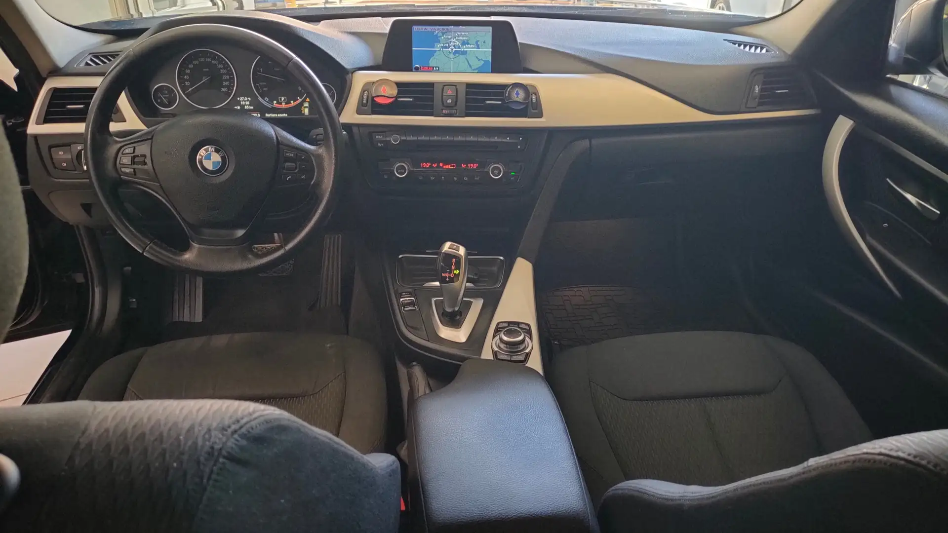 BMW 320 320d Touring Business auto Nero - 1