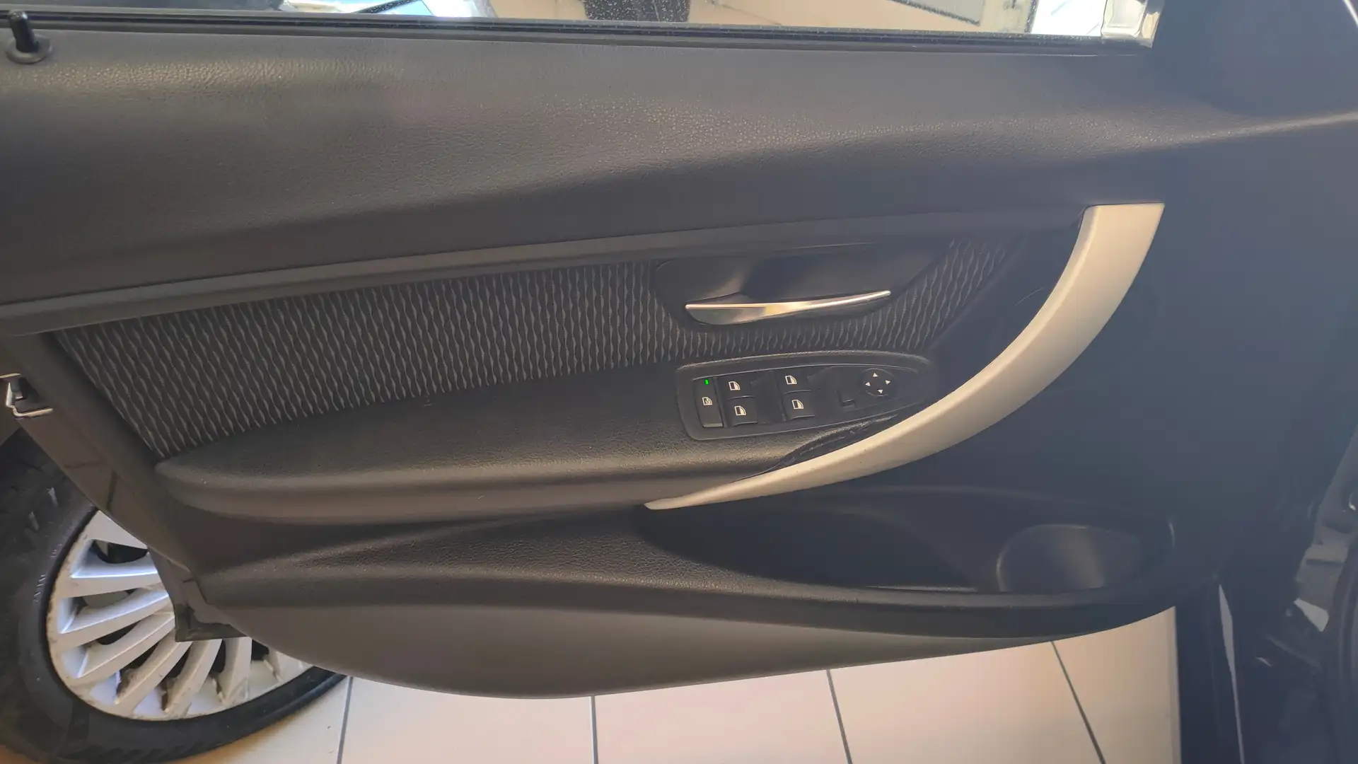 BMW 320 320d Touring Business auto Nero - 2