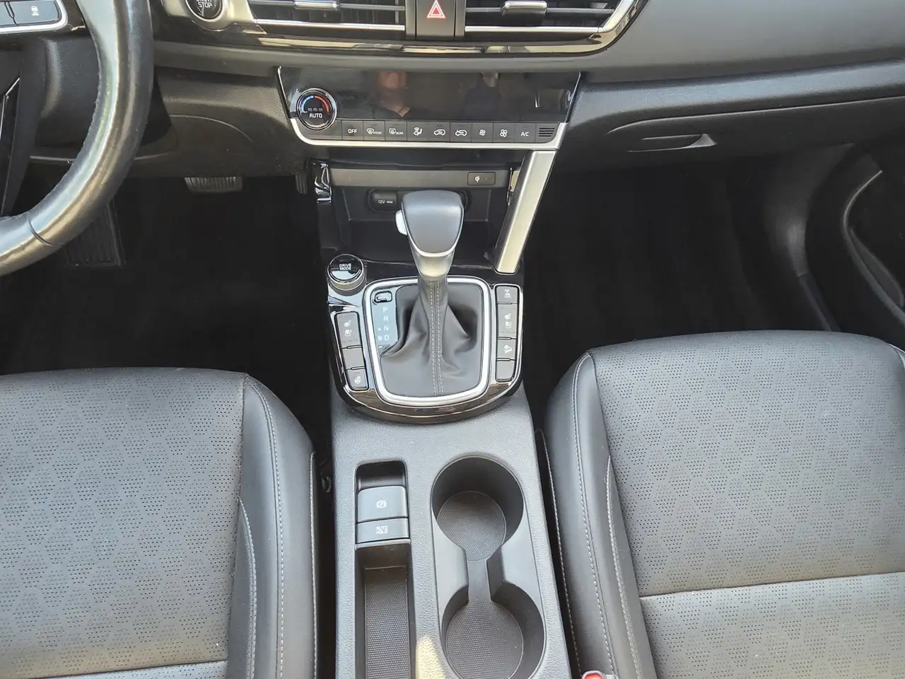 Kia Seltos снимка Kia Seltos