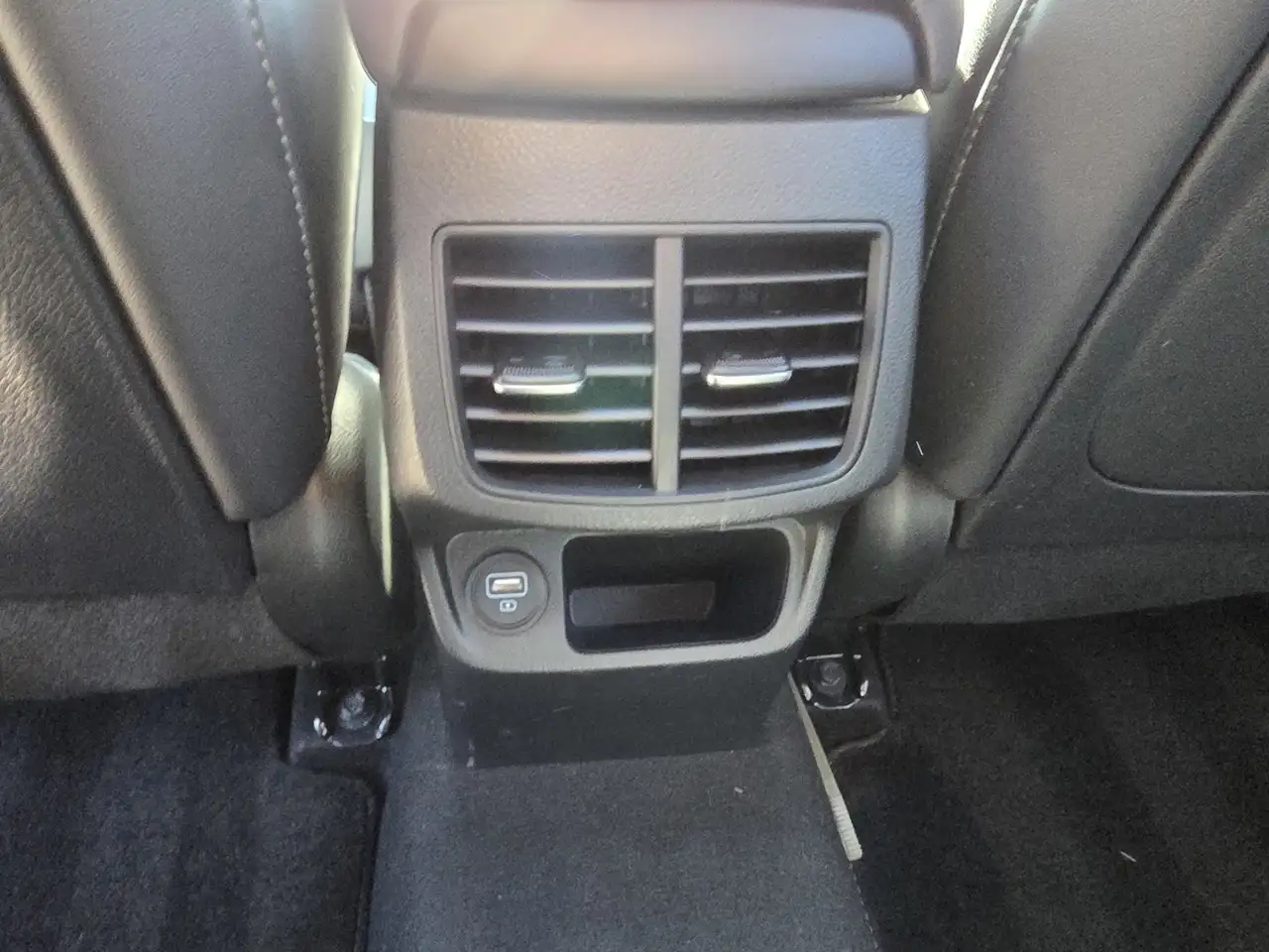 Kia Seltos снимка Kia Seltos
