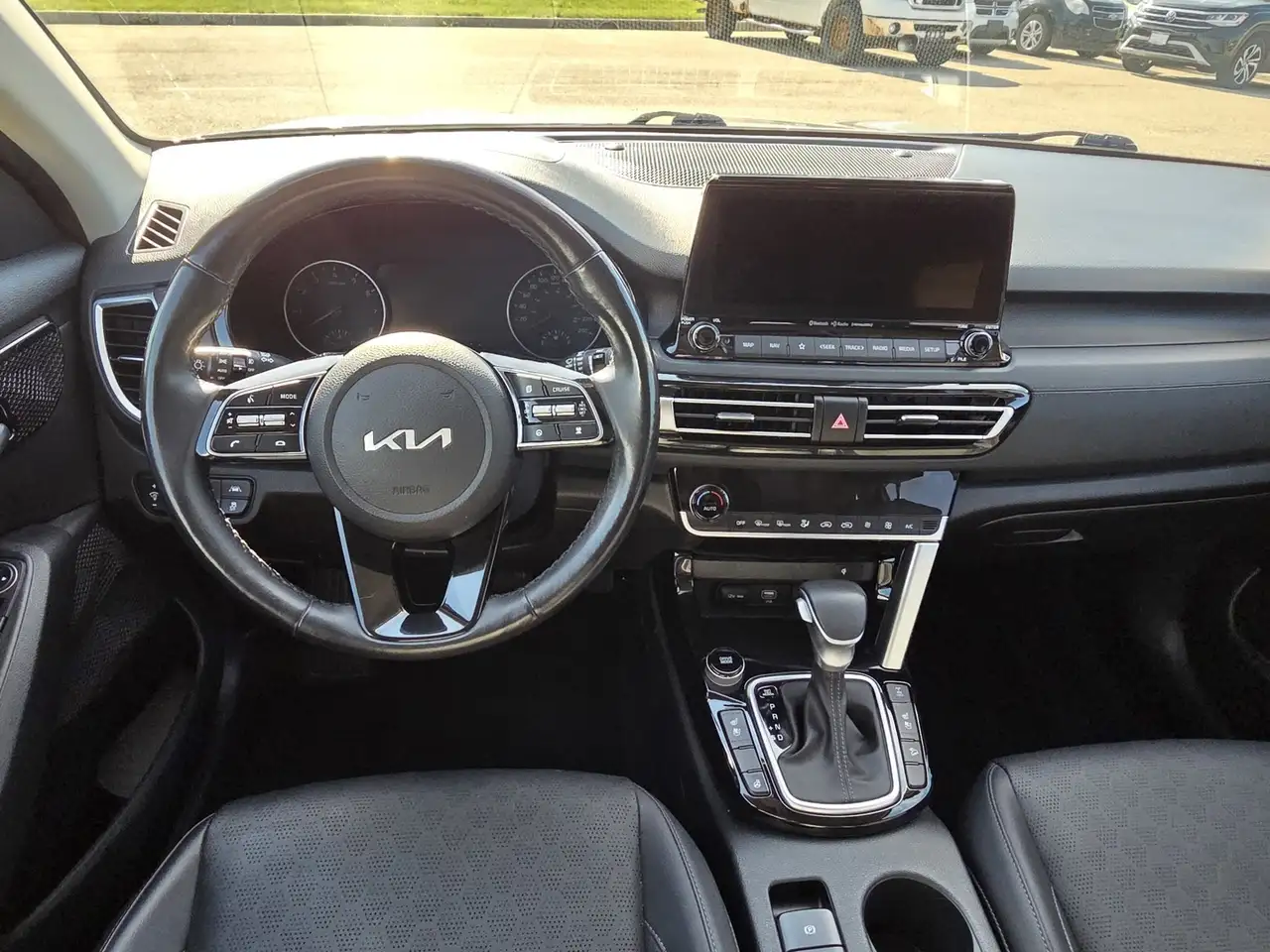 Kia Seltos снимка Kia Seltos