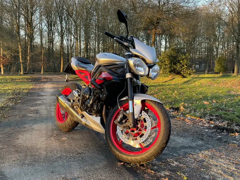 Triumph Street Triple RX - foto 2