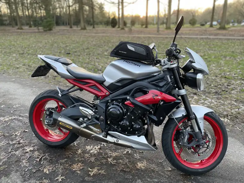 Triumph Street Triple RX - foto 3