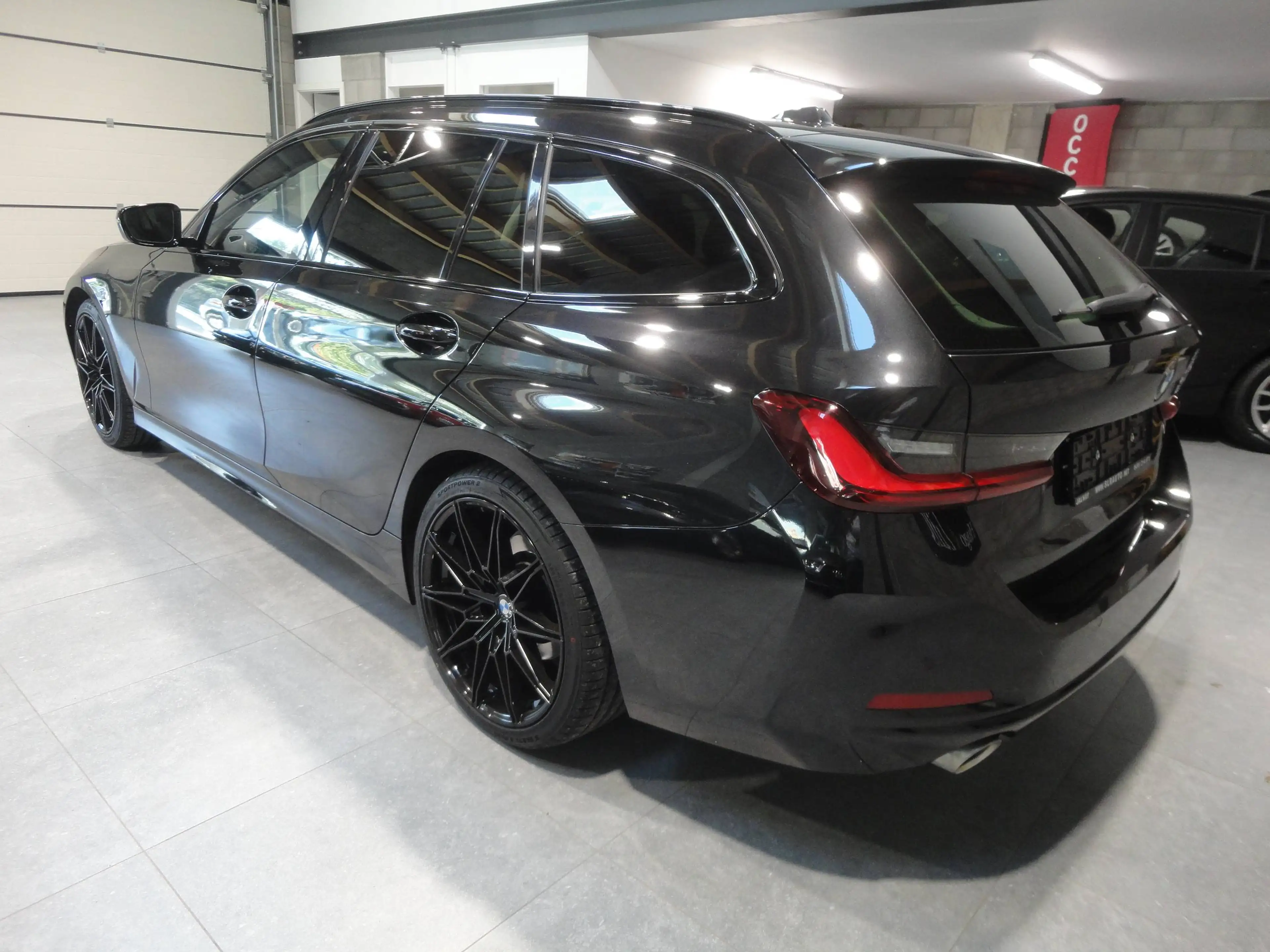 BMW 318 Touring 318iA — photo 9