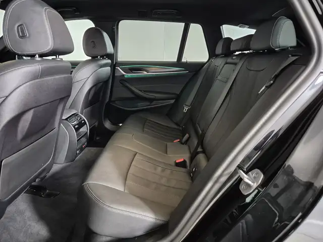 BMW 5 Series view 8