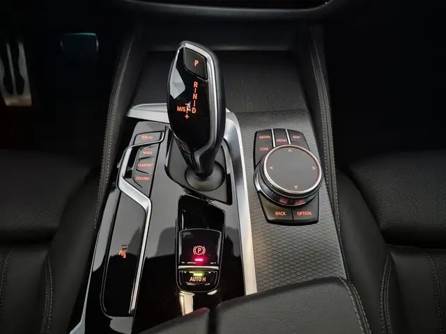 BMW 5 Series view 11
