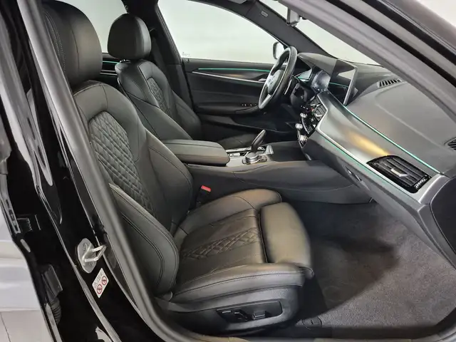 BMW 5 Series view 10