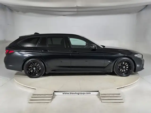 BMW 5 Series view 6