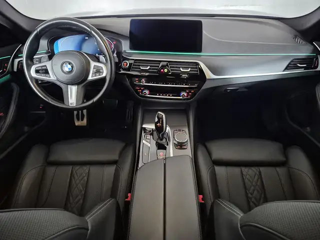 BMW 5 Series view 9