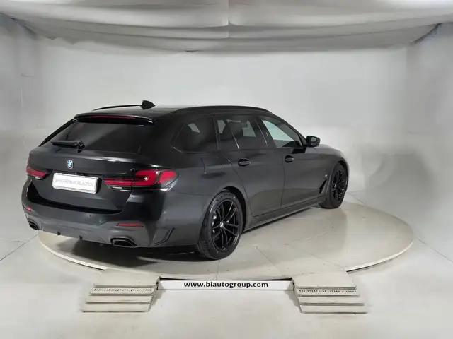BMW 5 Series view 5