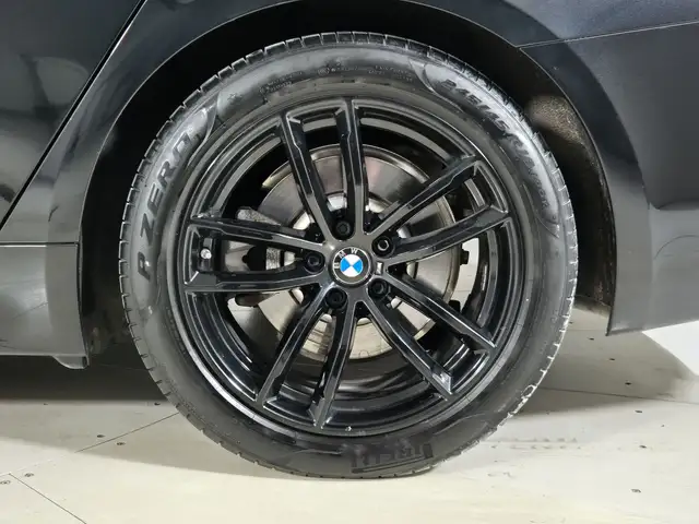 BMW 5 Series view 14
