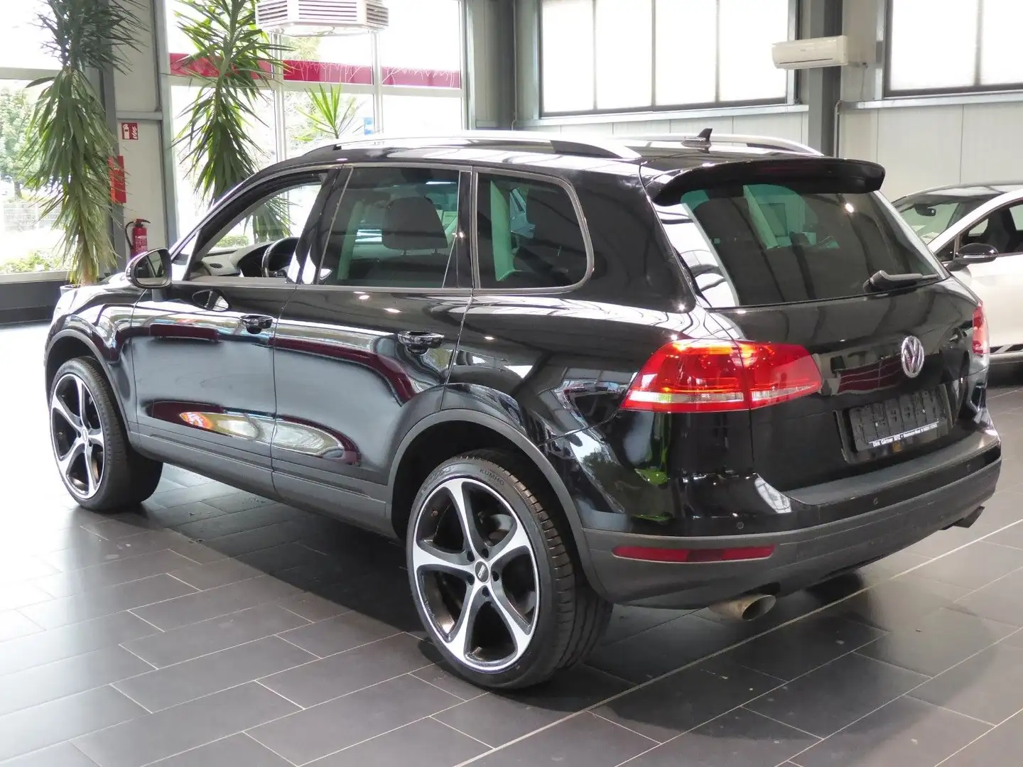 Volkswagen Touareg 3.0 V6 TDI SCR Blue Motion DPF Autom. Negro - 2