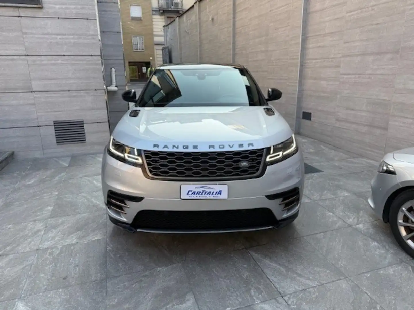 Land Rover Range Rover Velar 2.0D I4 240 CV AWD R-Dynamic S Grigio - 2