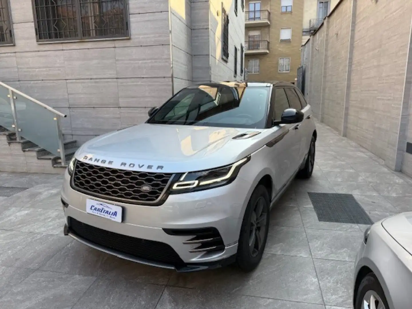 Land Rover Range Rover Velar 2.0D I4 240 CV AWD R-Dynamic S Grigio - 1