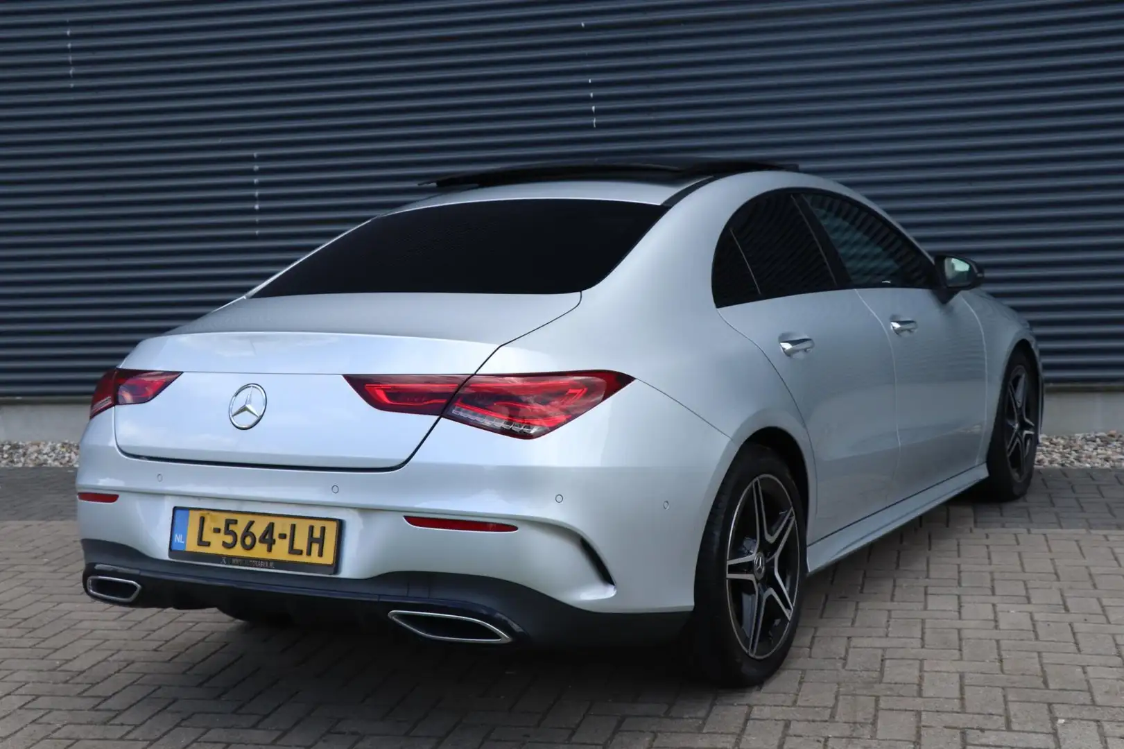 Mercedes-Benz CLA 180 AMG | PANO - SFEER - VOLL! Gris - 2