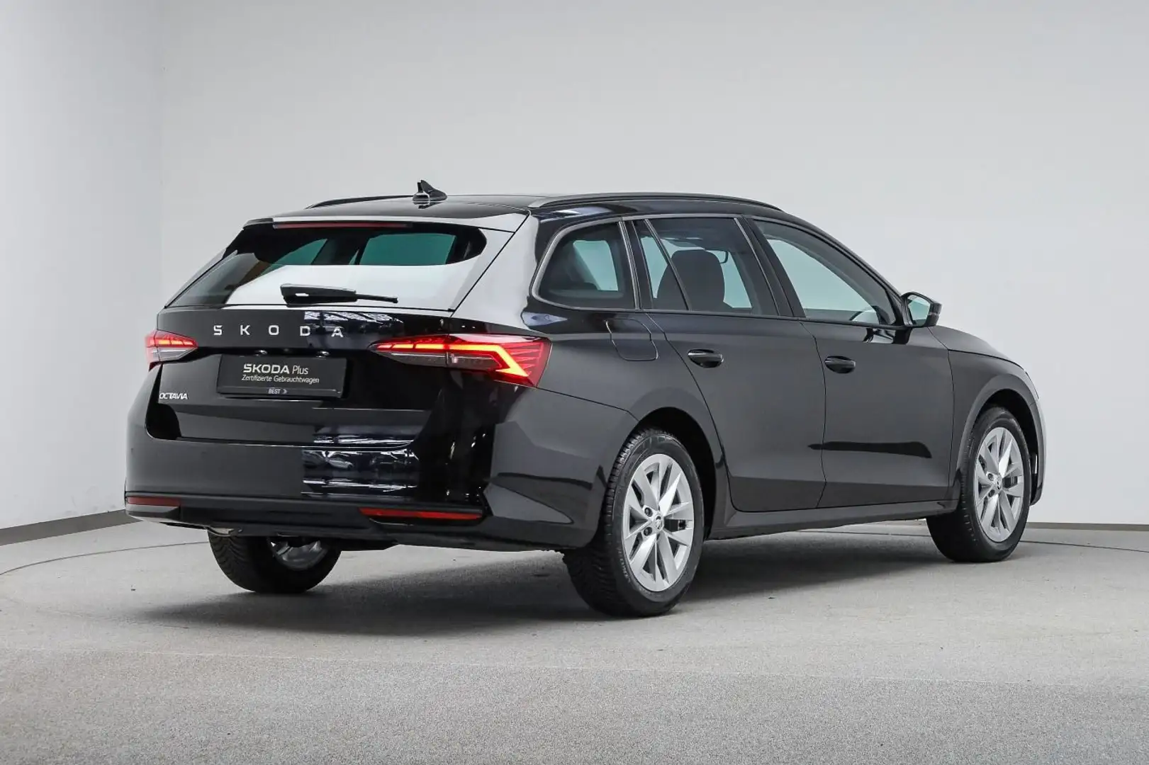 Skoda Octavia Combi 1.5  TSI e-Tec DSG SELECTION*MATRI Schwarz - 2