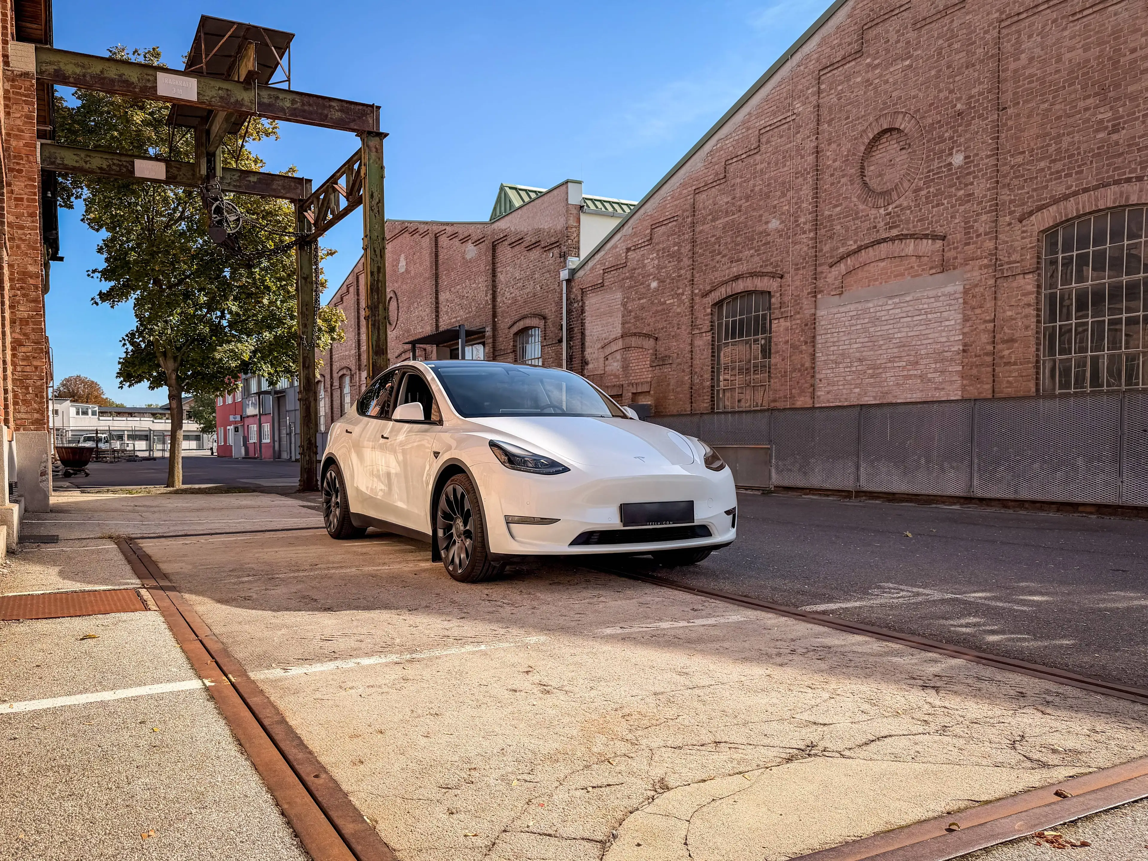 Tesla Model Y Performance Dual Motor AWD — photo 2