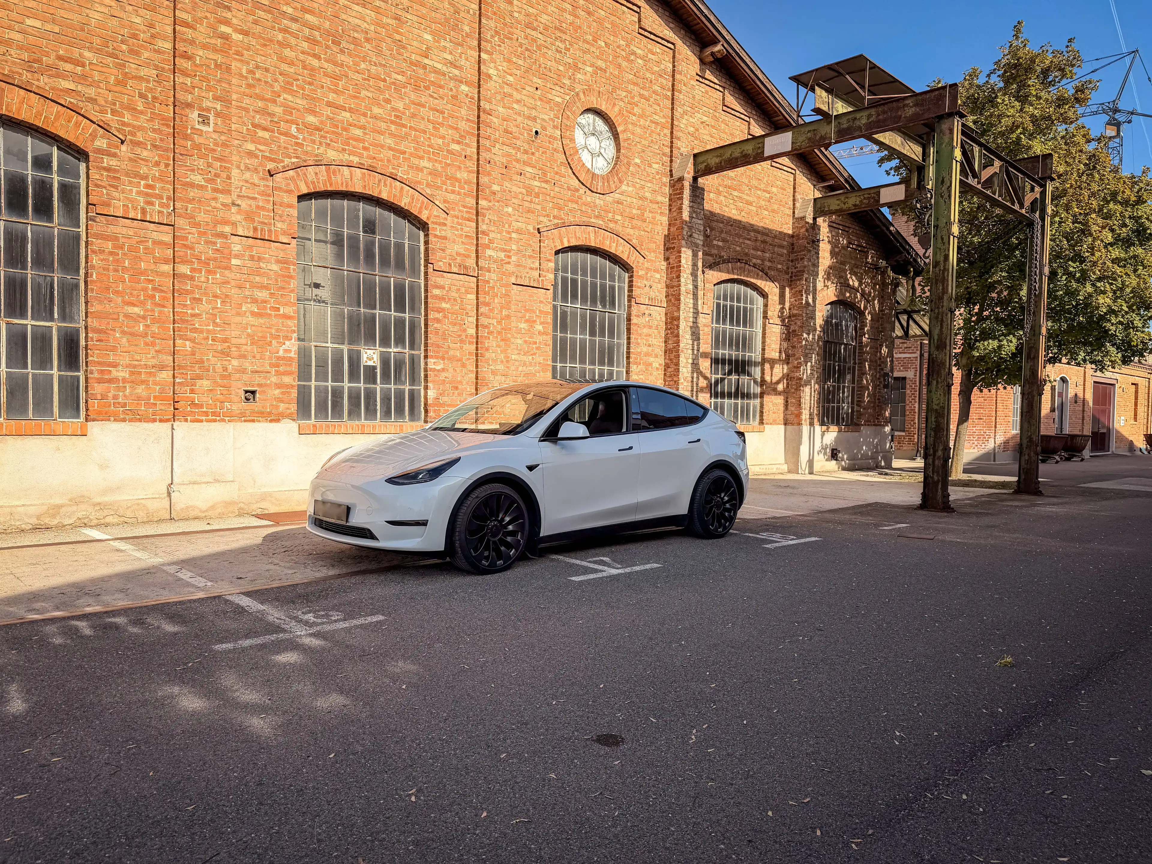 Tesla Model Y Performance Dual Motor AWD — photo 3