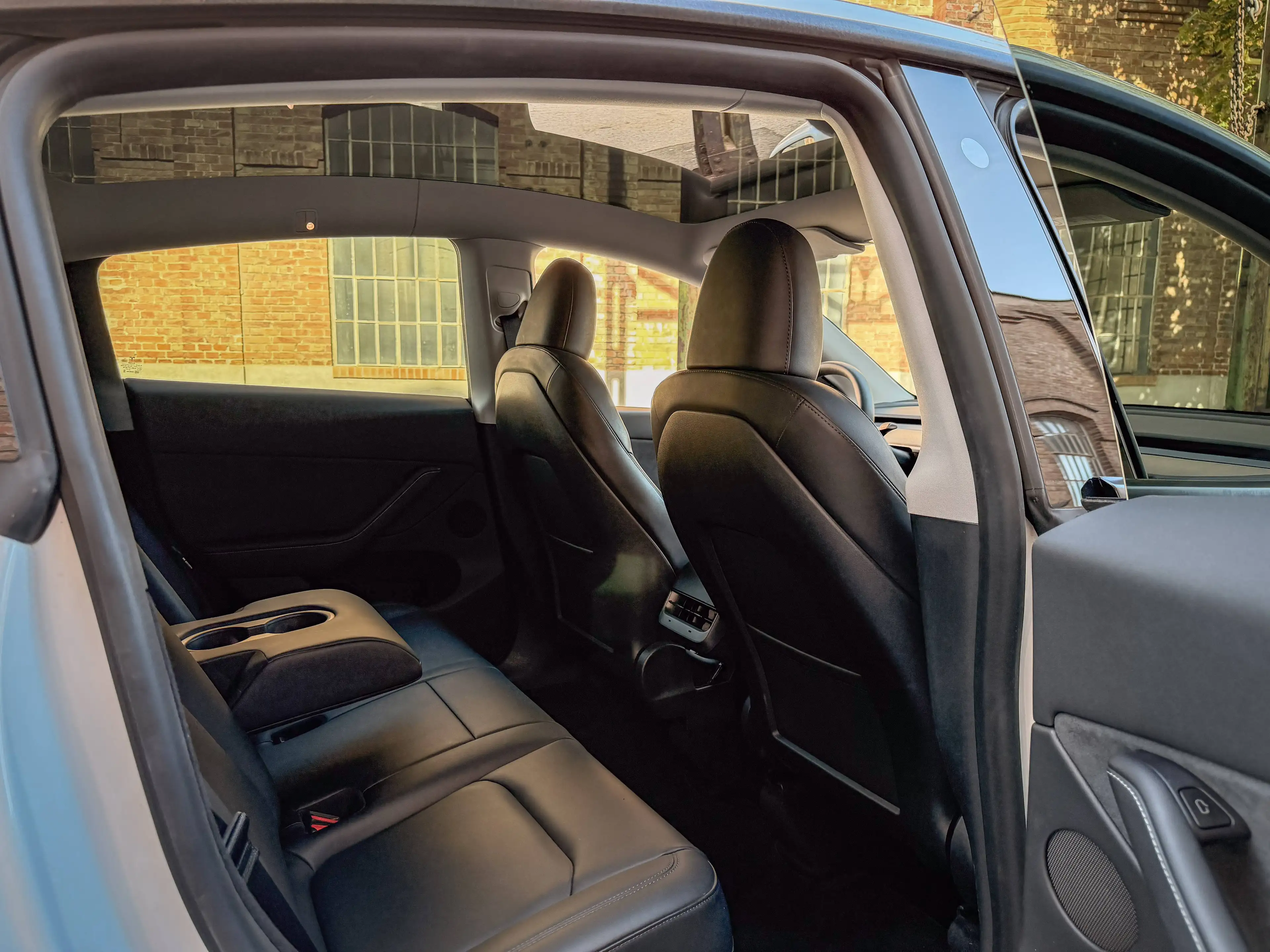 Tesla Model Y Performance Dual Motor AWD — photo 11