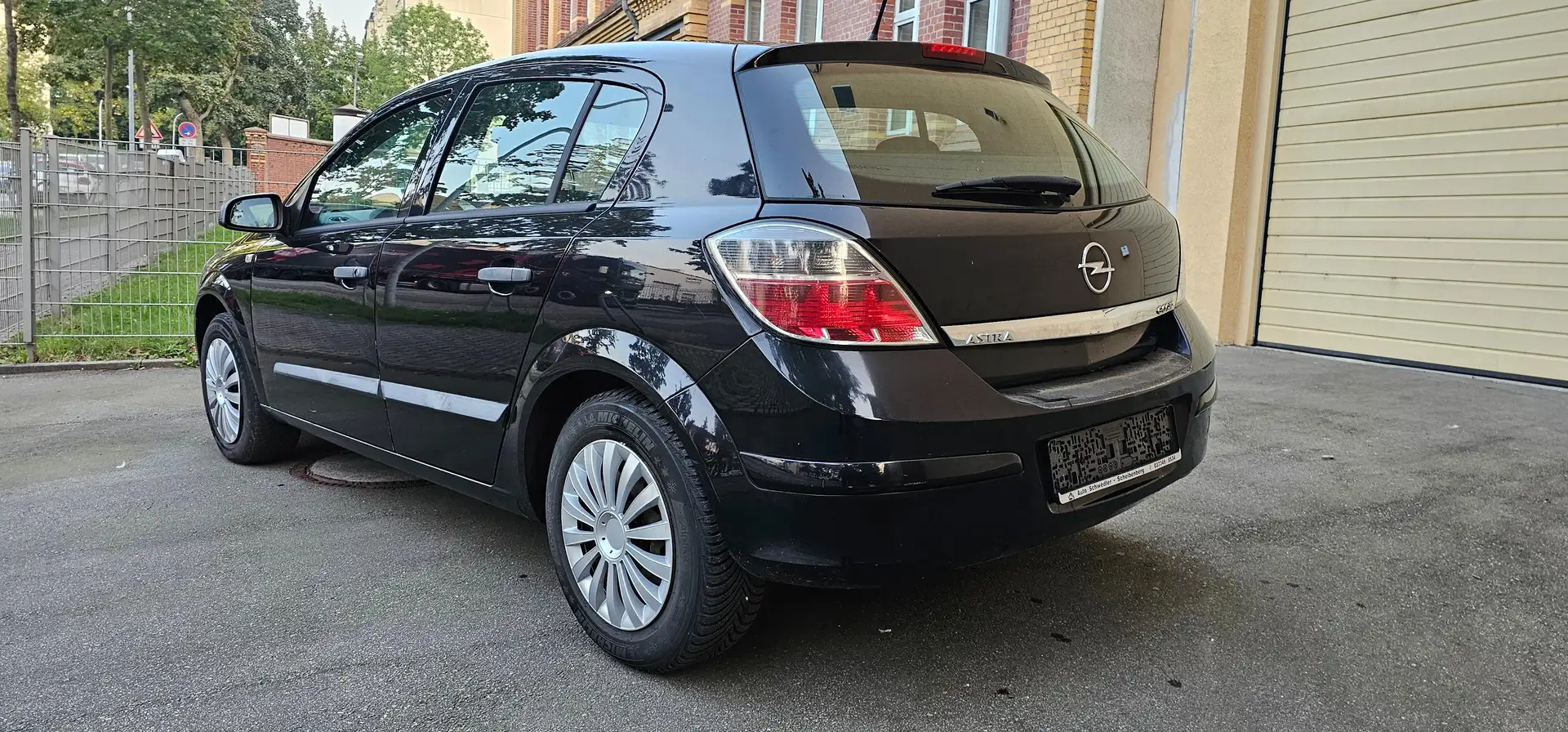 Opel Astra Selection "110 Jahre"Klima*8 fach bereift* Schwarz - 2
