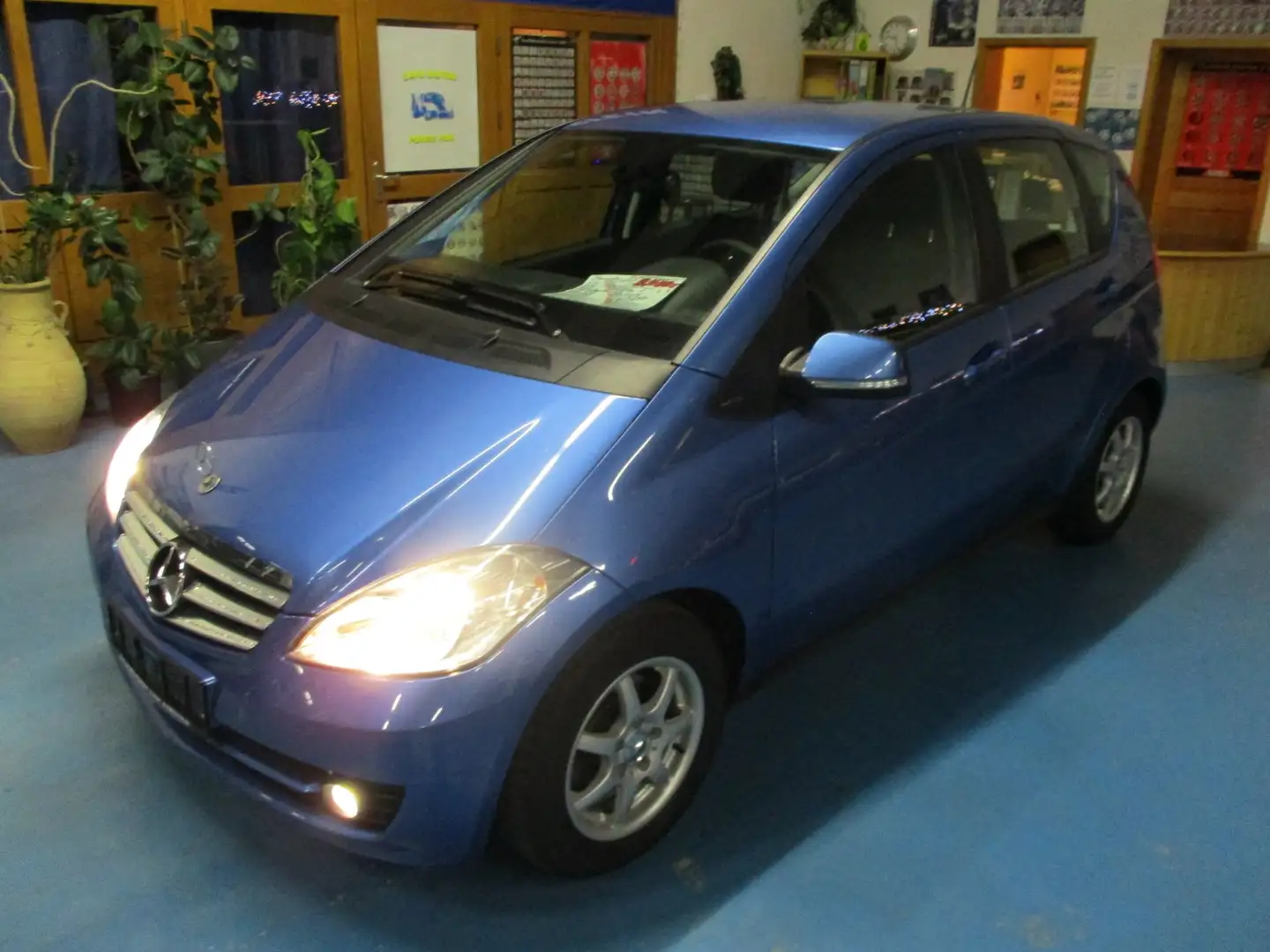 Mercedes-Benz A 150 BlueEFFICIENCY Elegance Blau - 1