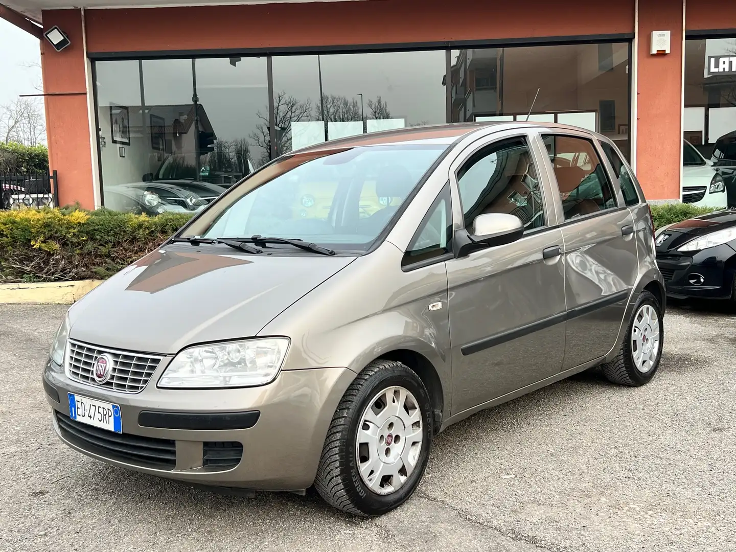 Fiat Idea Idea 1.4 Dynamic Gris - 1