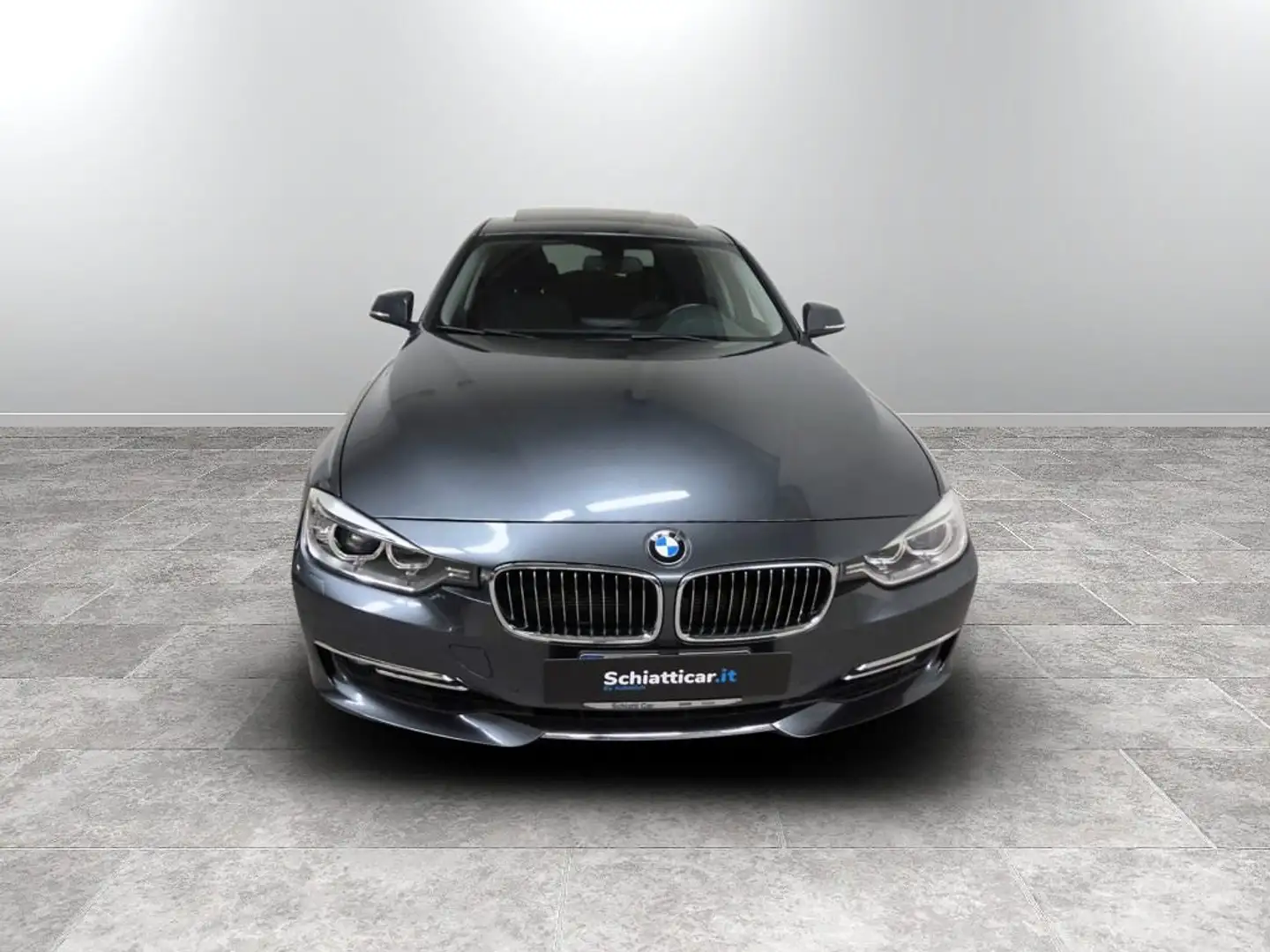 BMW 330 d xDrive Touring Luxury Grey - 2