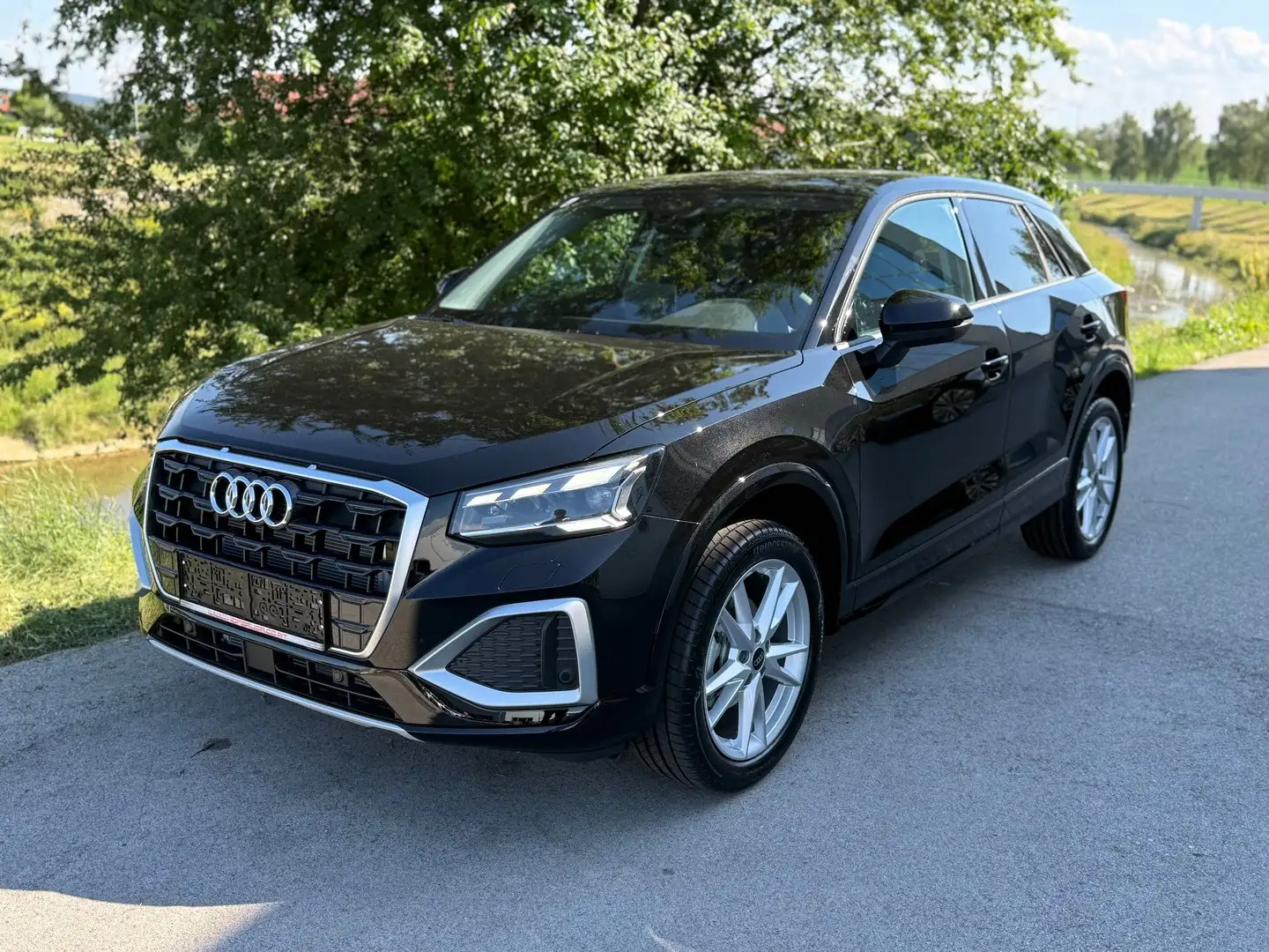 Audi Q2 35 TFSI admired Schwarz - 1